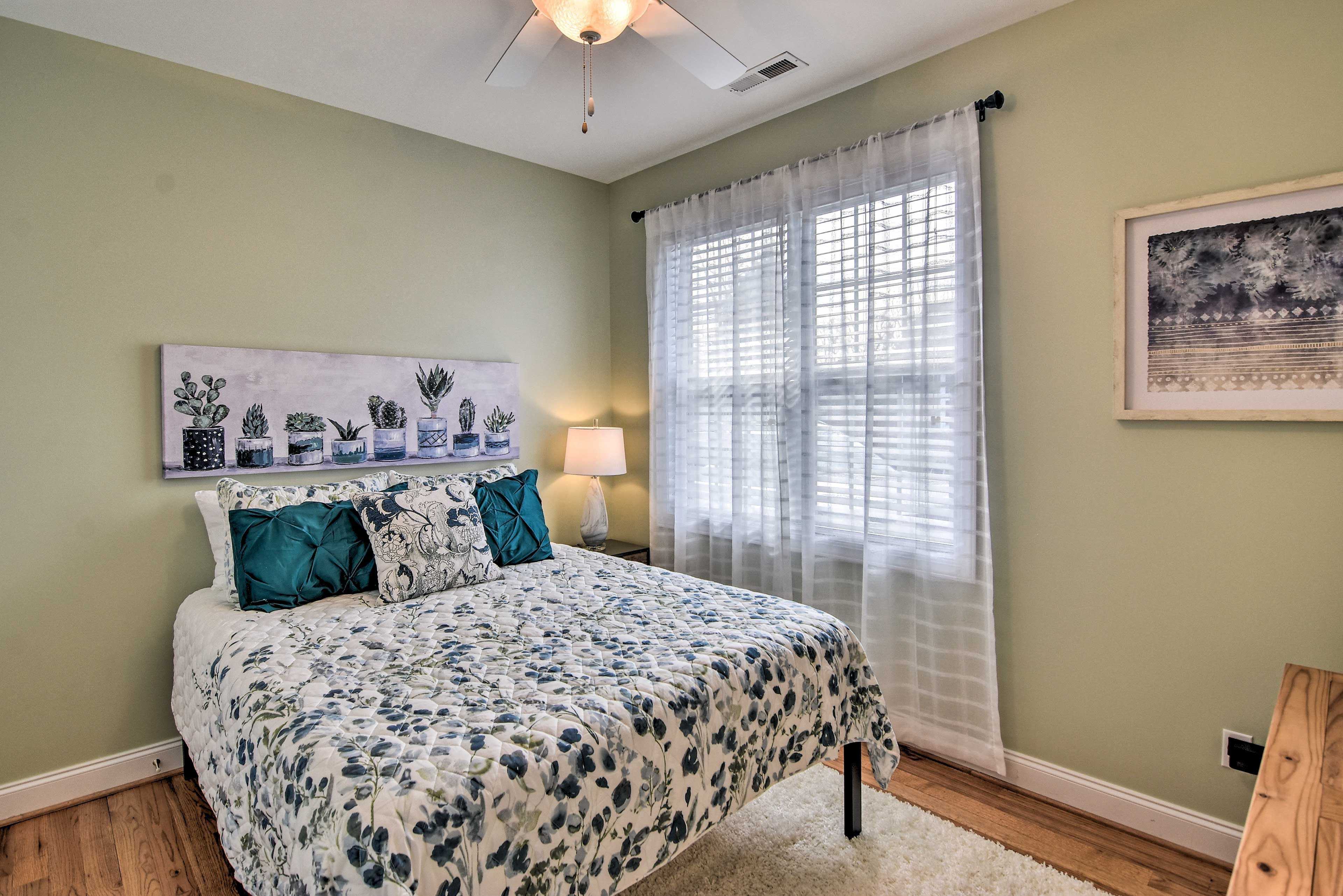 Fall asleep on the second bedroom's queen bed.
