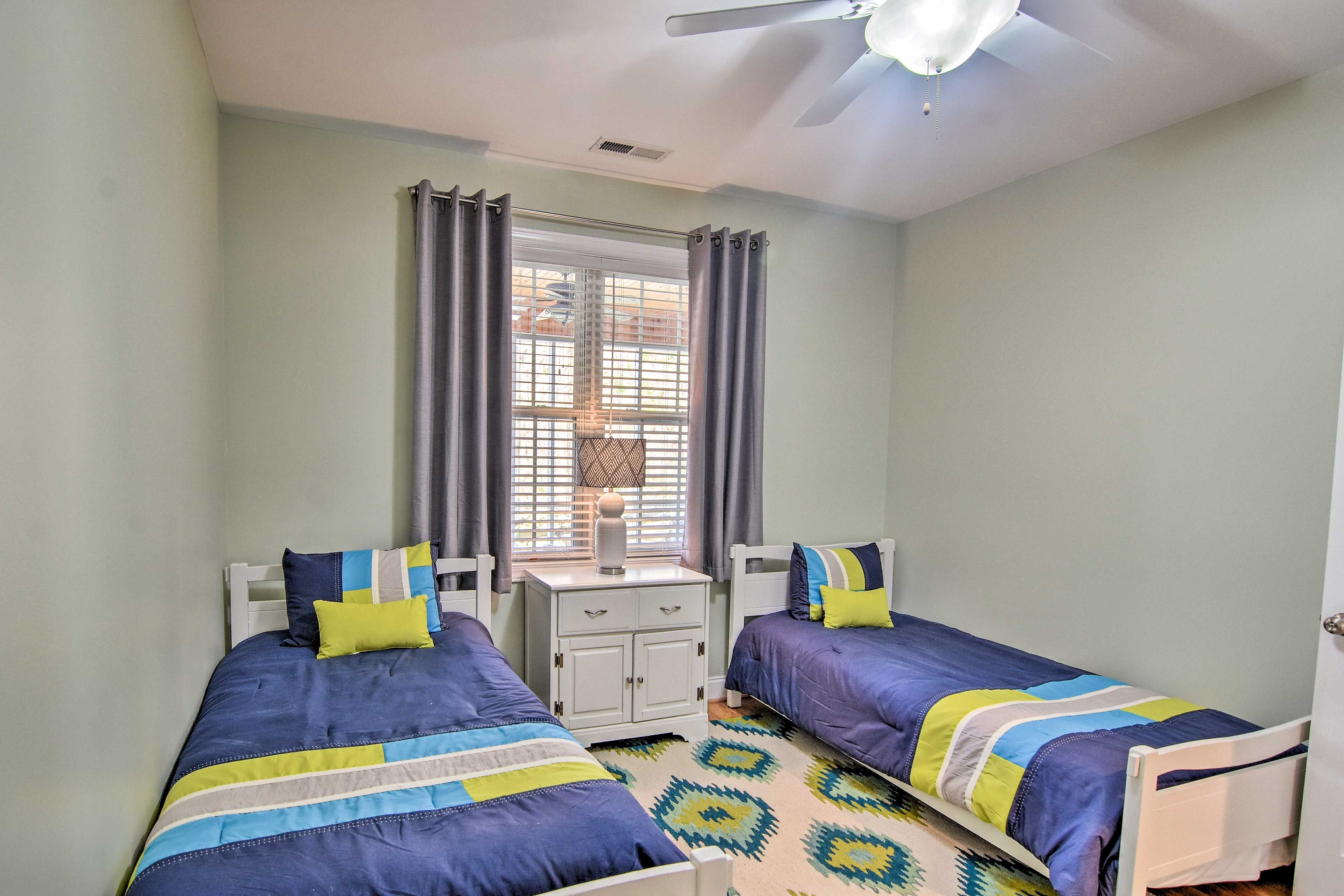 Kids can stay in the 2 twin beds of the third bedroom.