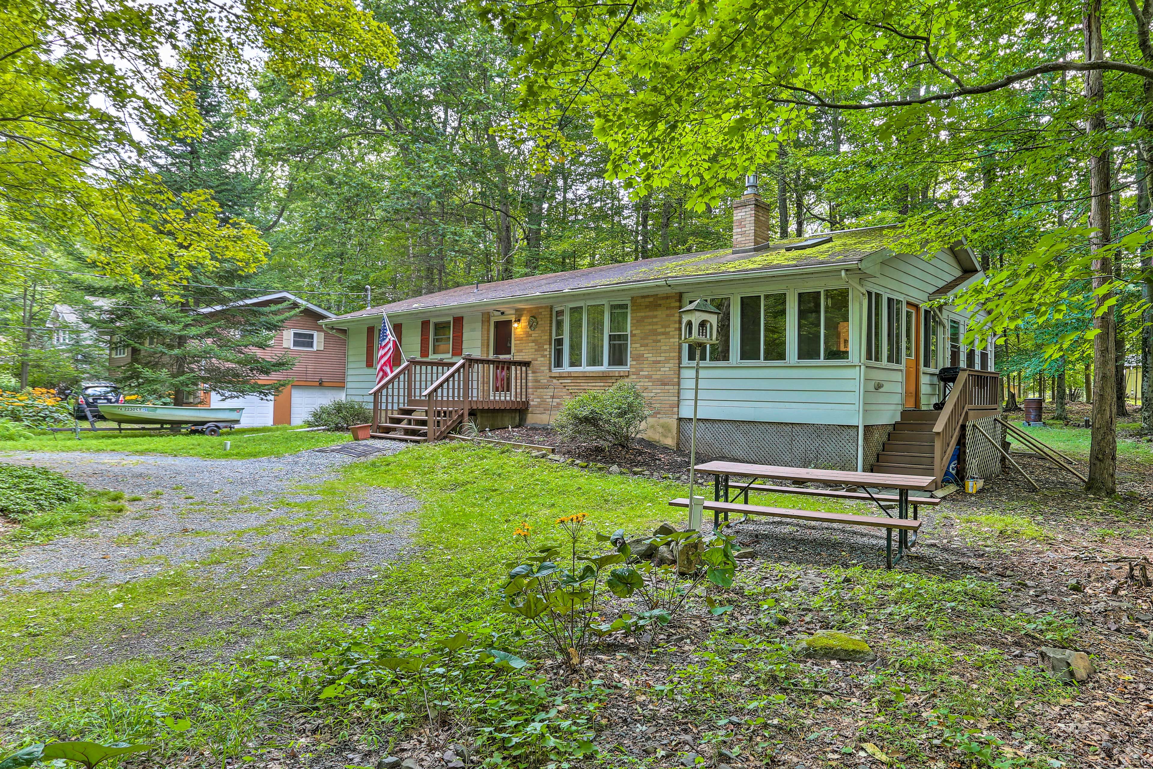 Pack a picnic to enjoy in the front yard.