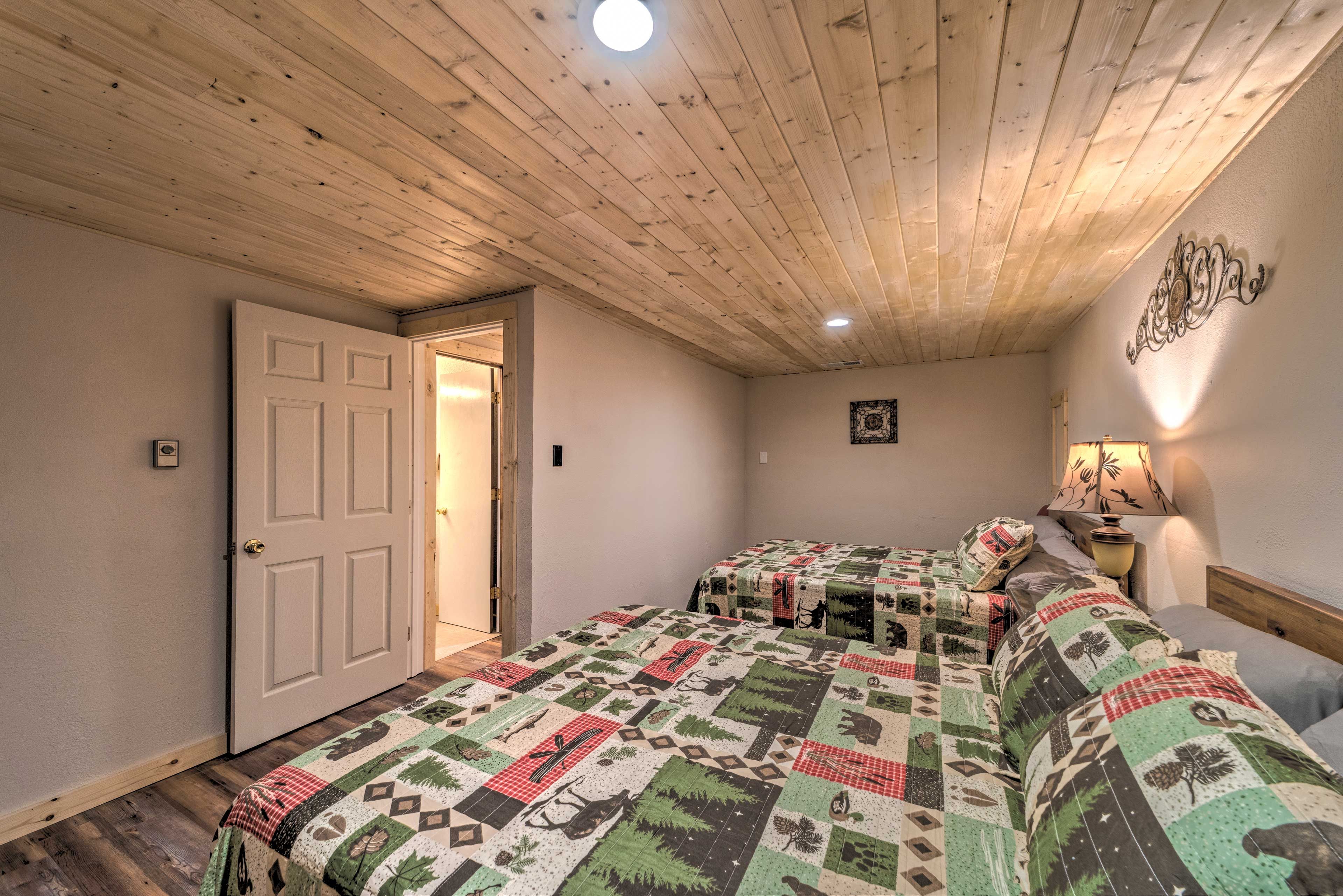 Bedroom 7 | 2 Queen Beds