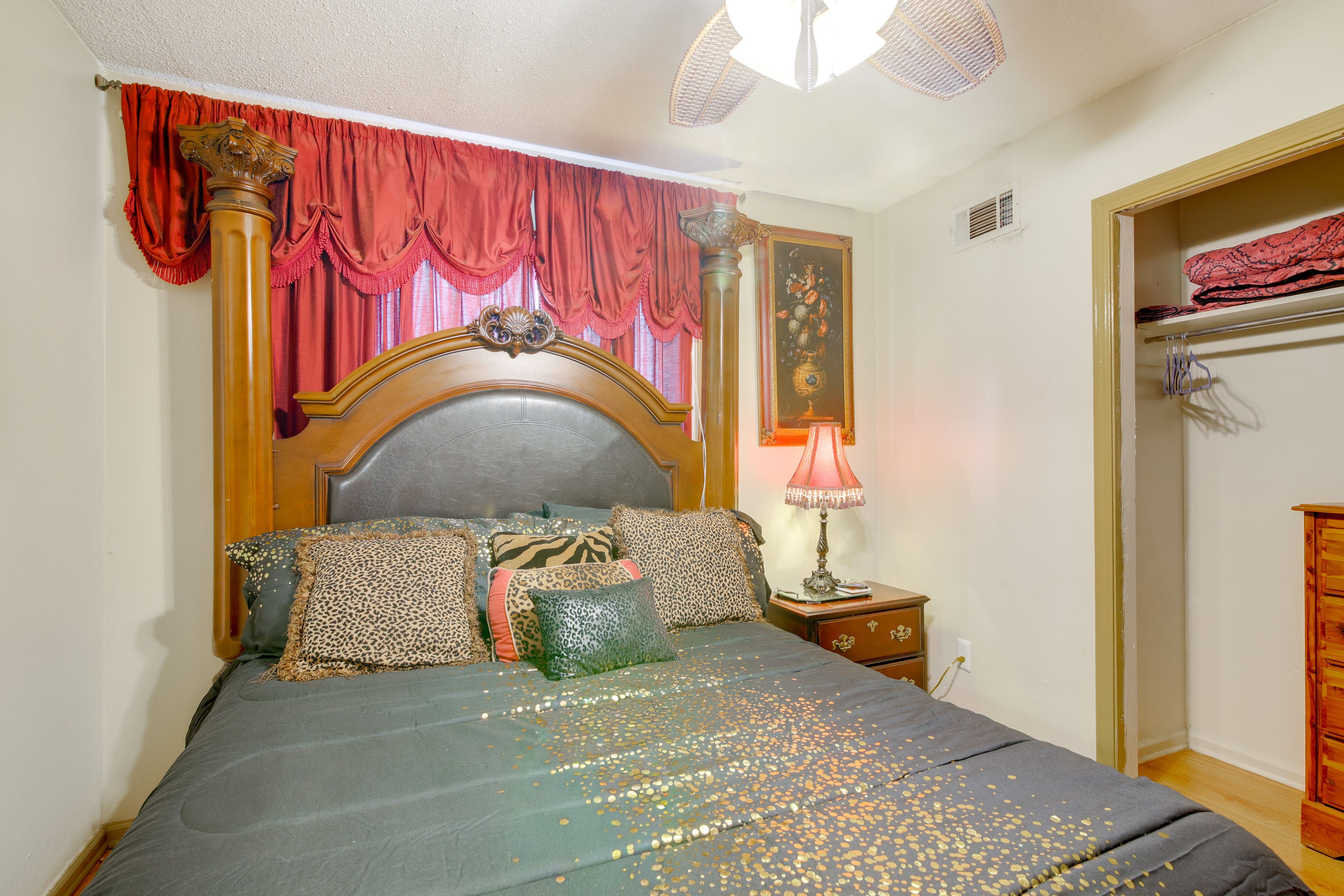 Bedroom 4 | Queen Bed