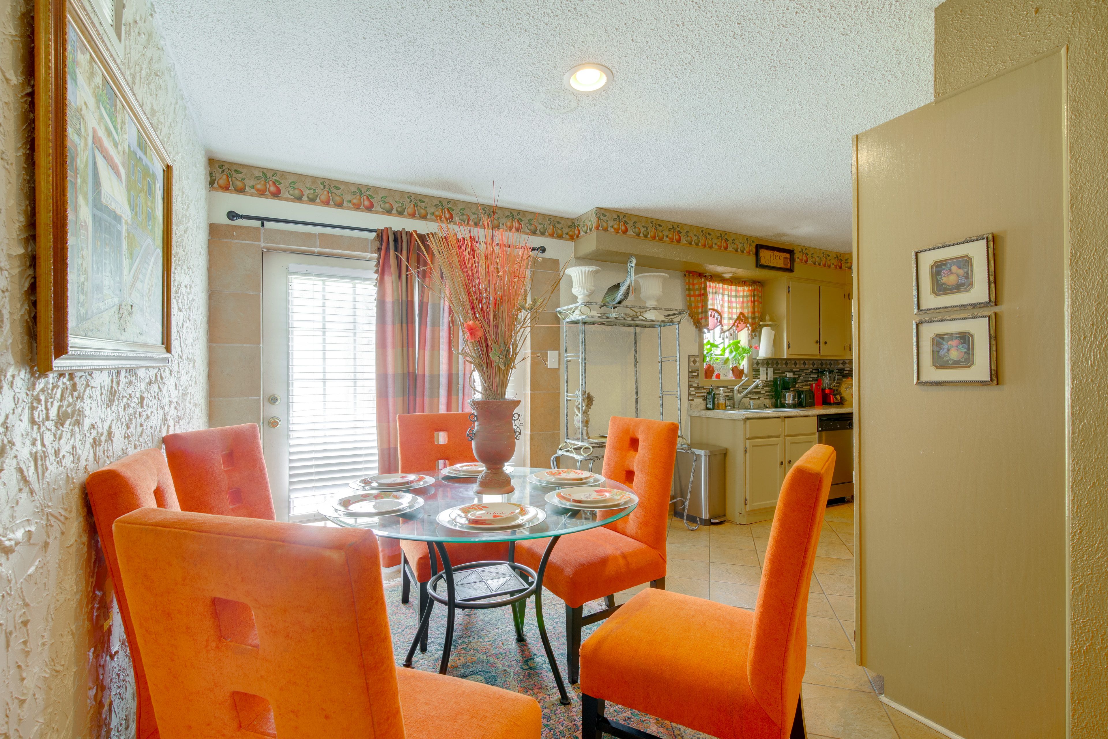 Dining & Kitchen Area | Single-Story Home