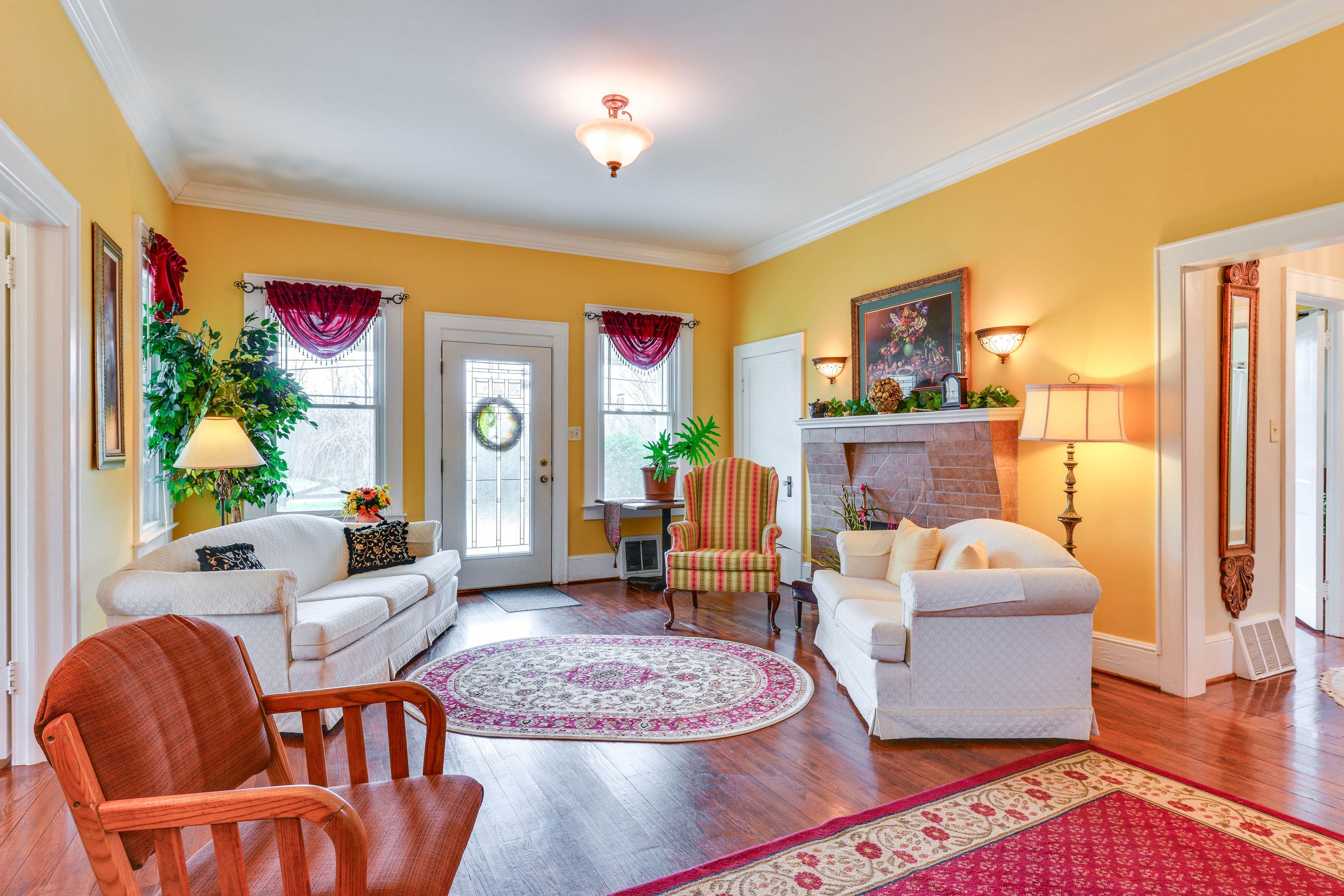 Living Room | Free WiFi | A/C