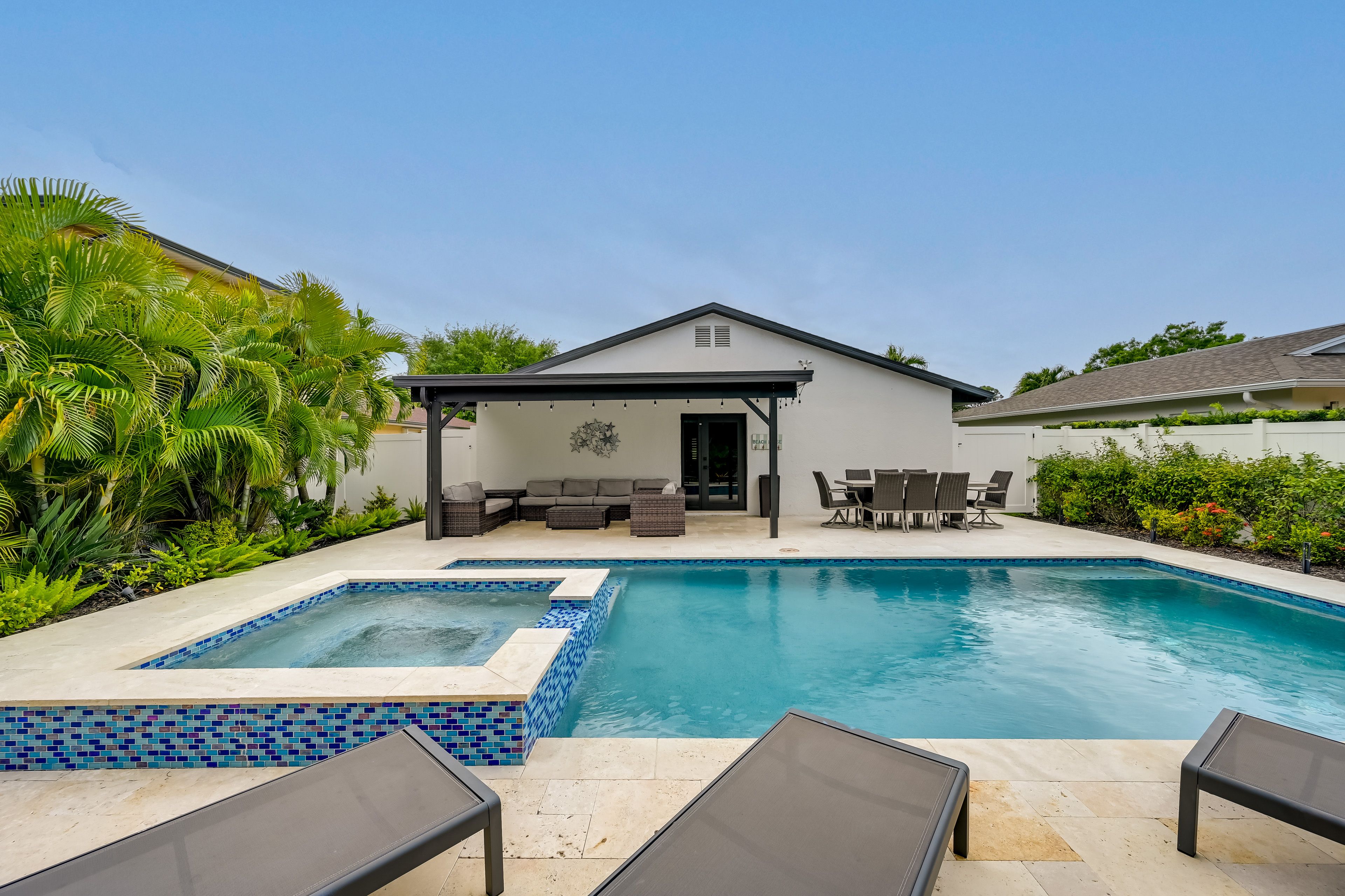 Naples Vacation Rental | 4BR | 2BA | 1,550 Sq Ft | 1 Step Required