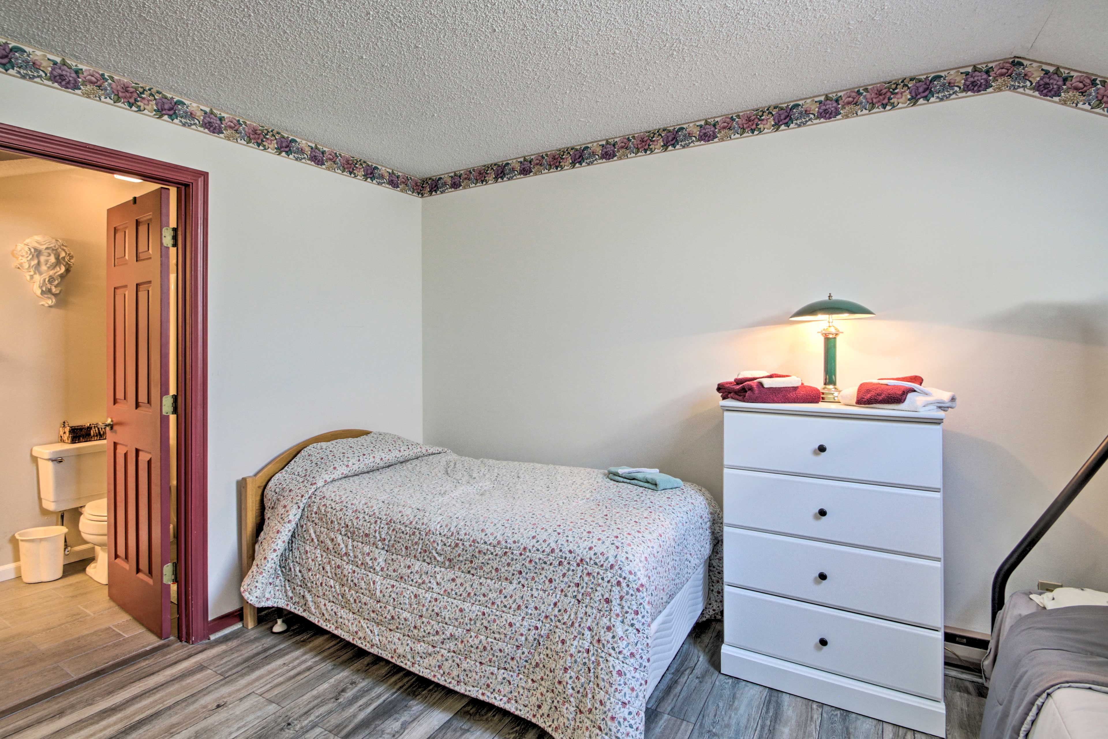 Lofted Bedroom: Twin Bed | Twin/Full Bunk Bed