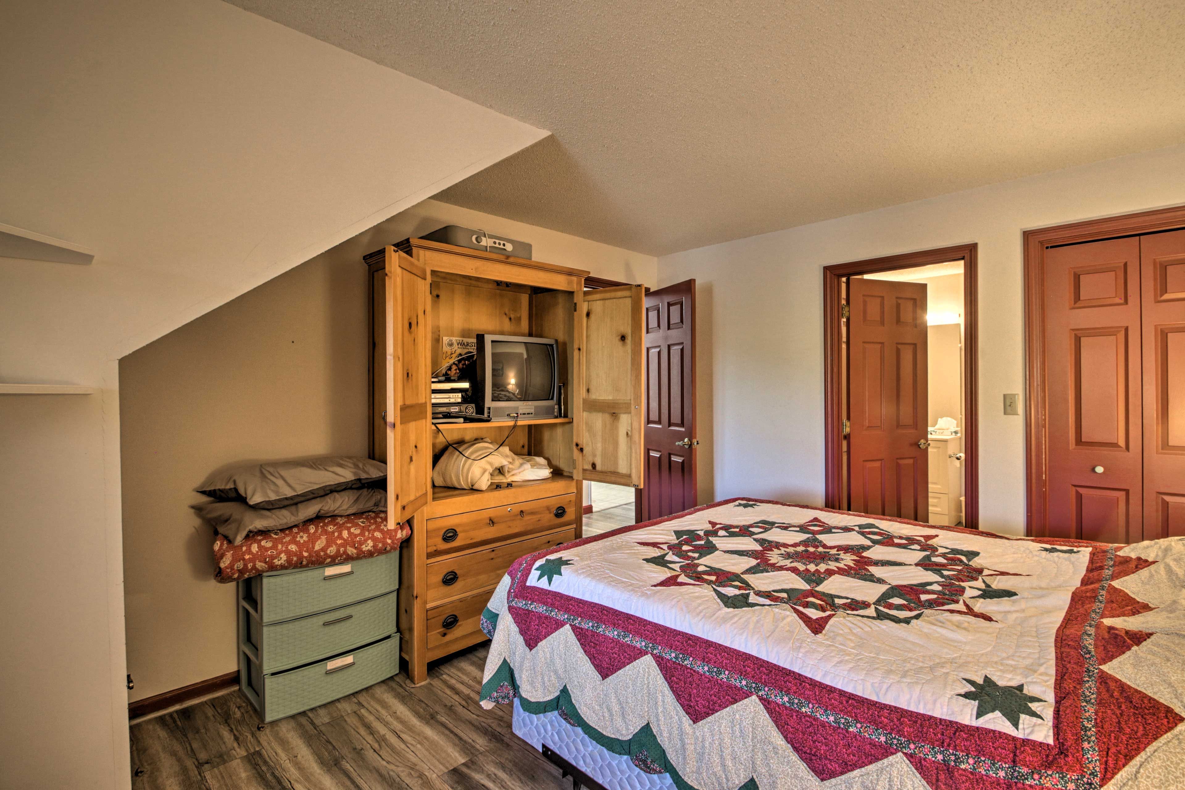Bedroom: TV | DVD Player