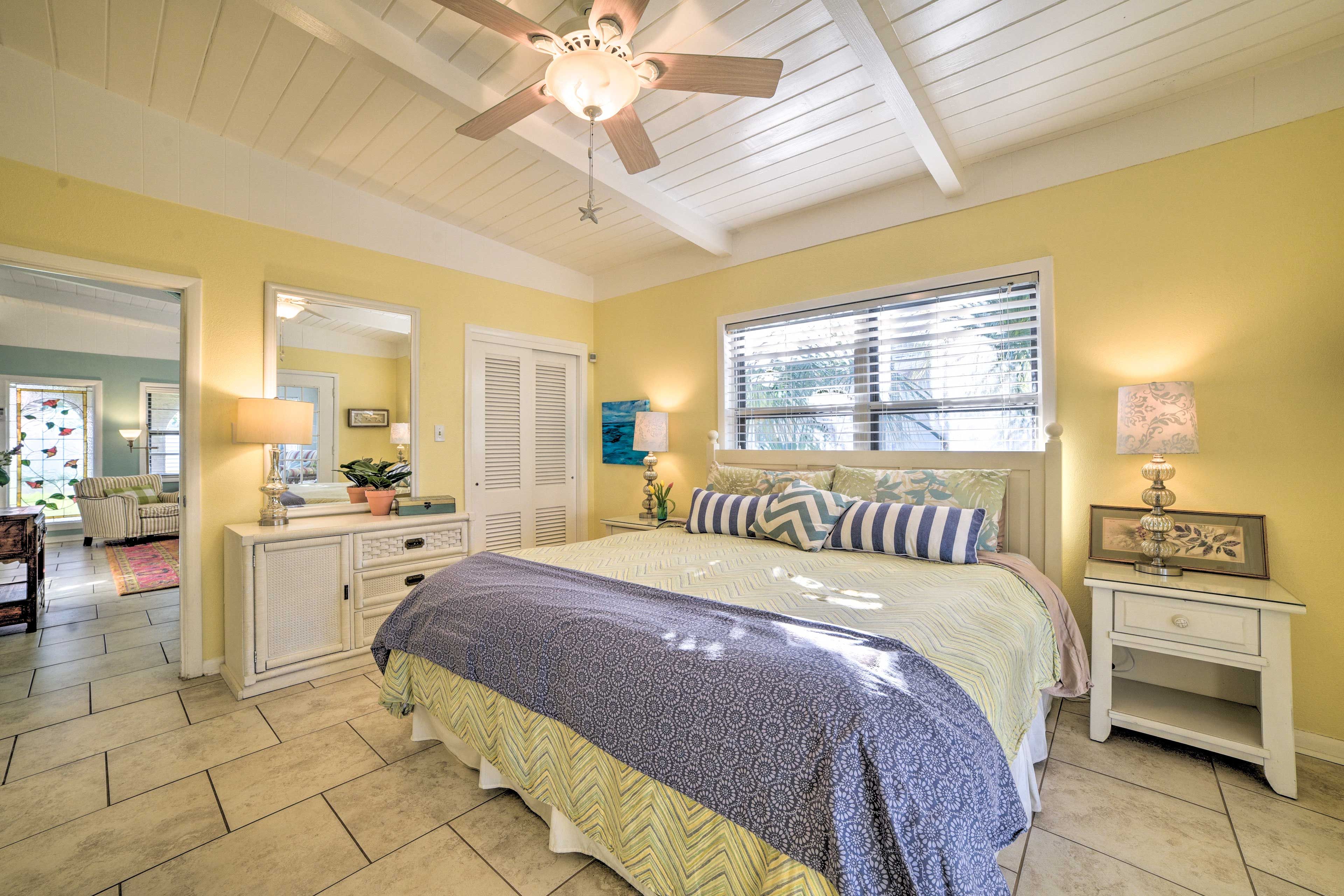 Bedroom 2 | King Bed