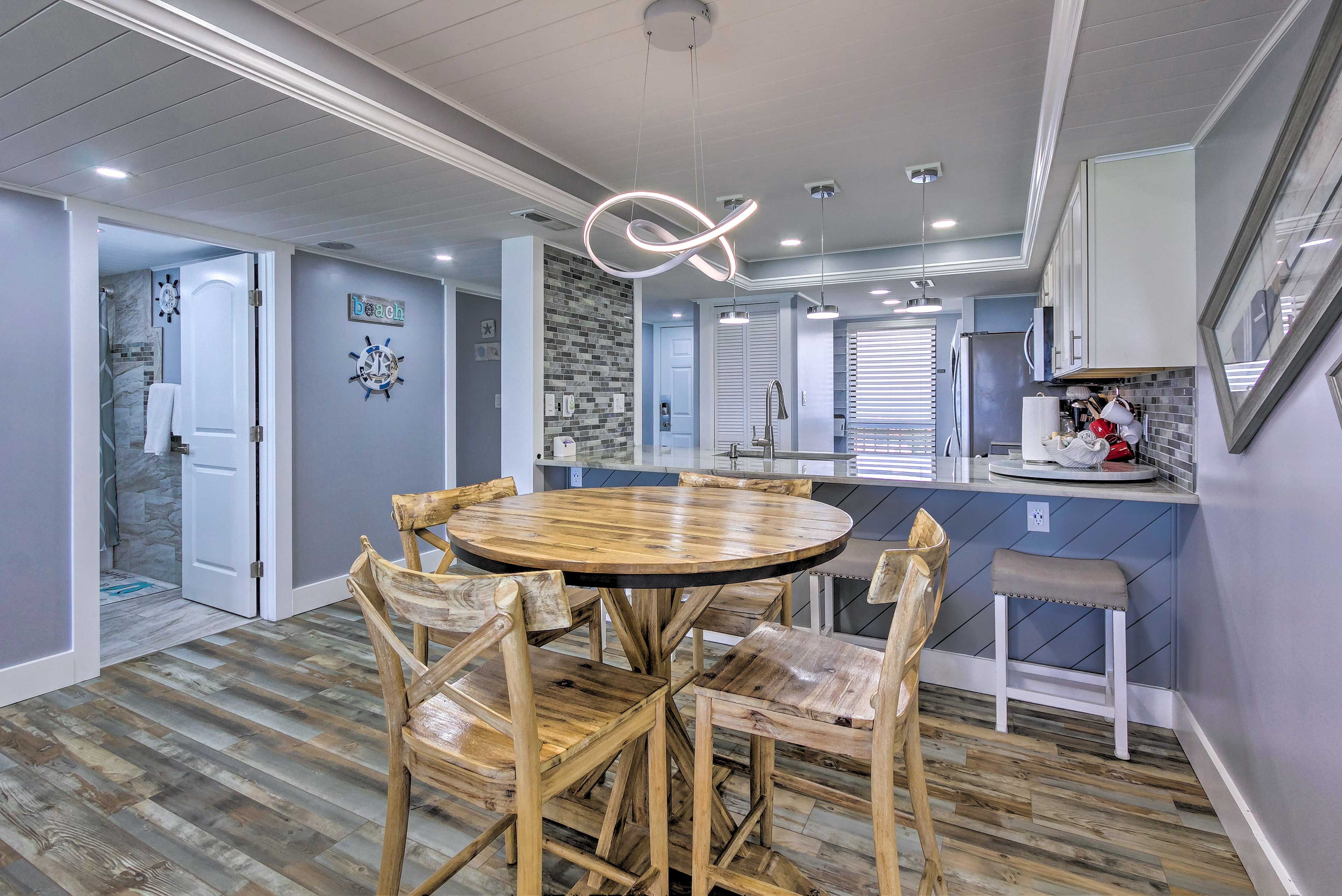 Dine in or head down to the on-site restaurant for a bite!