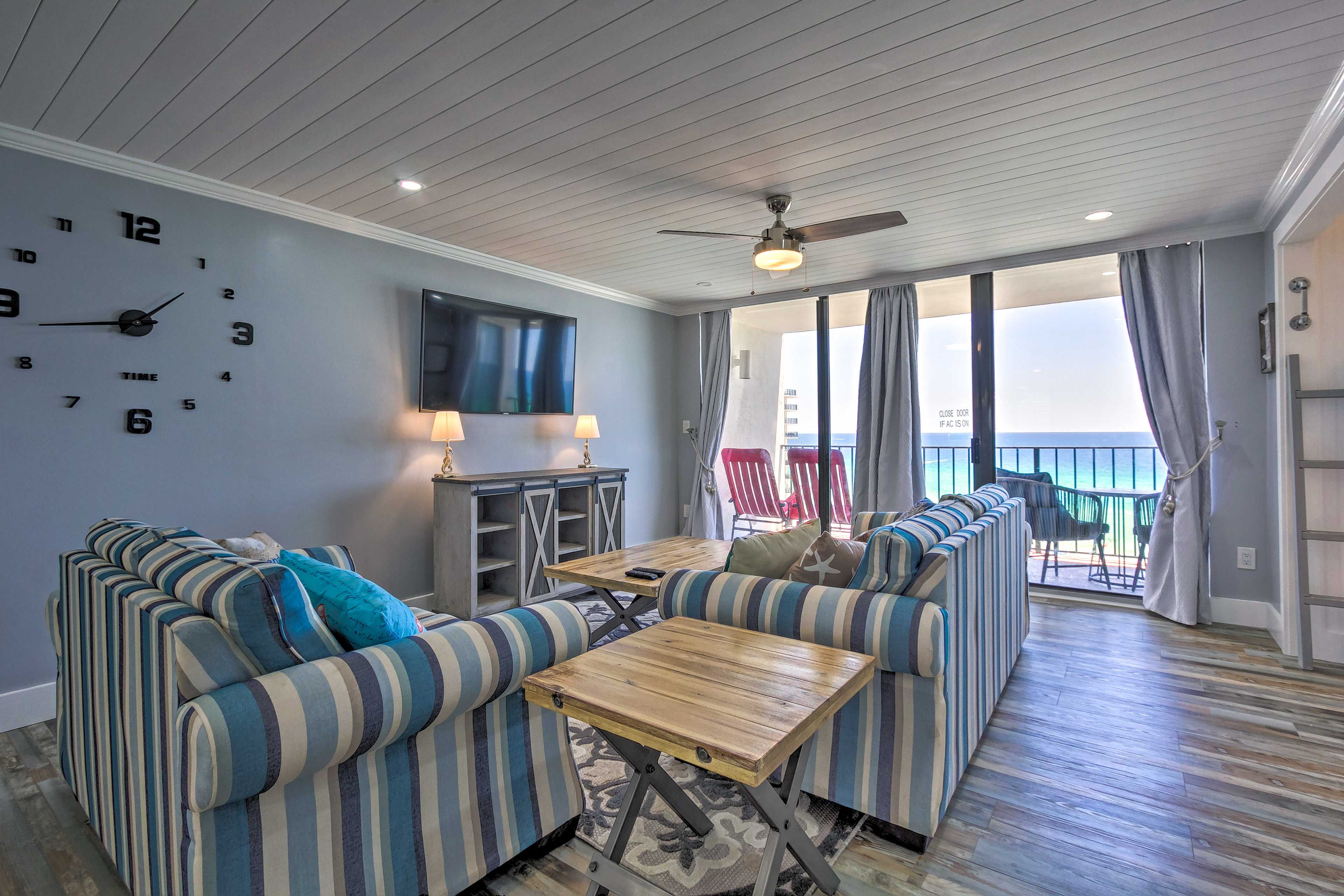 Vibrant Gulf of Mexico views are visible inside and out!