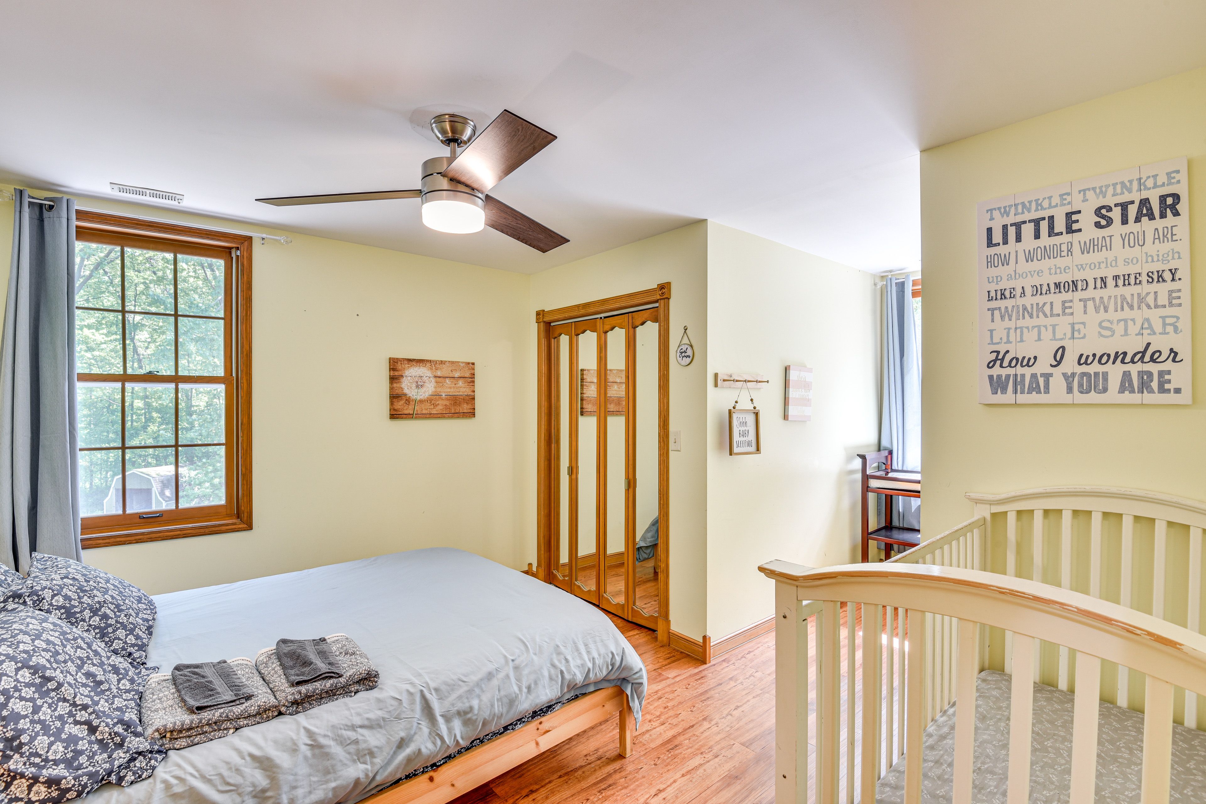 Bedroom 3 | Queen Bed | Crib