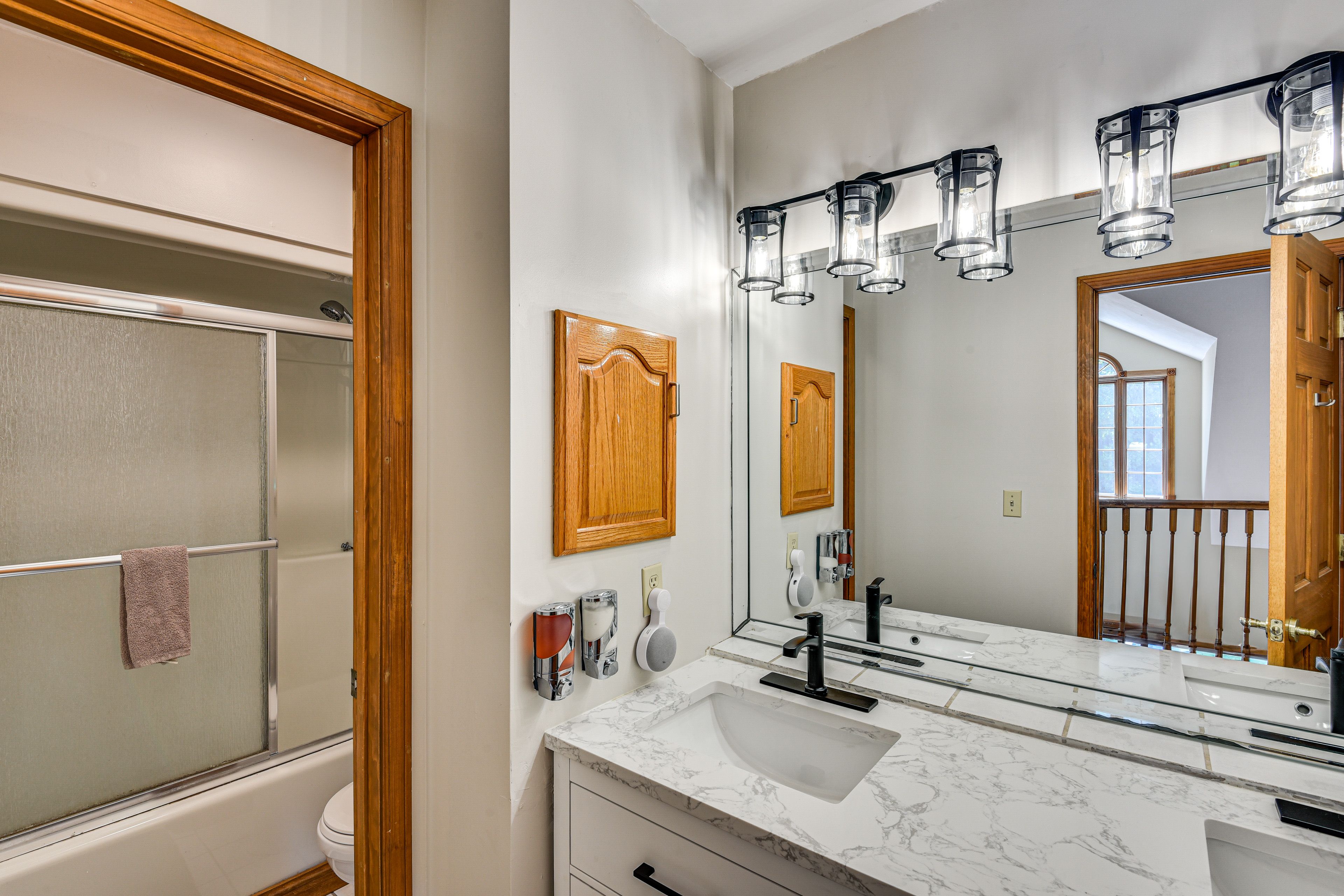 Full Bathroom | Complimentary Toiletries | Hair Dryer