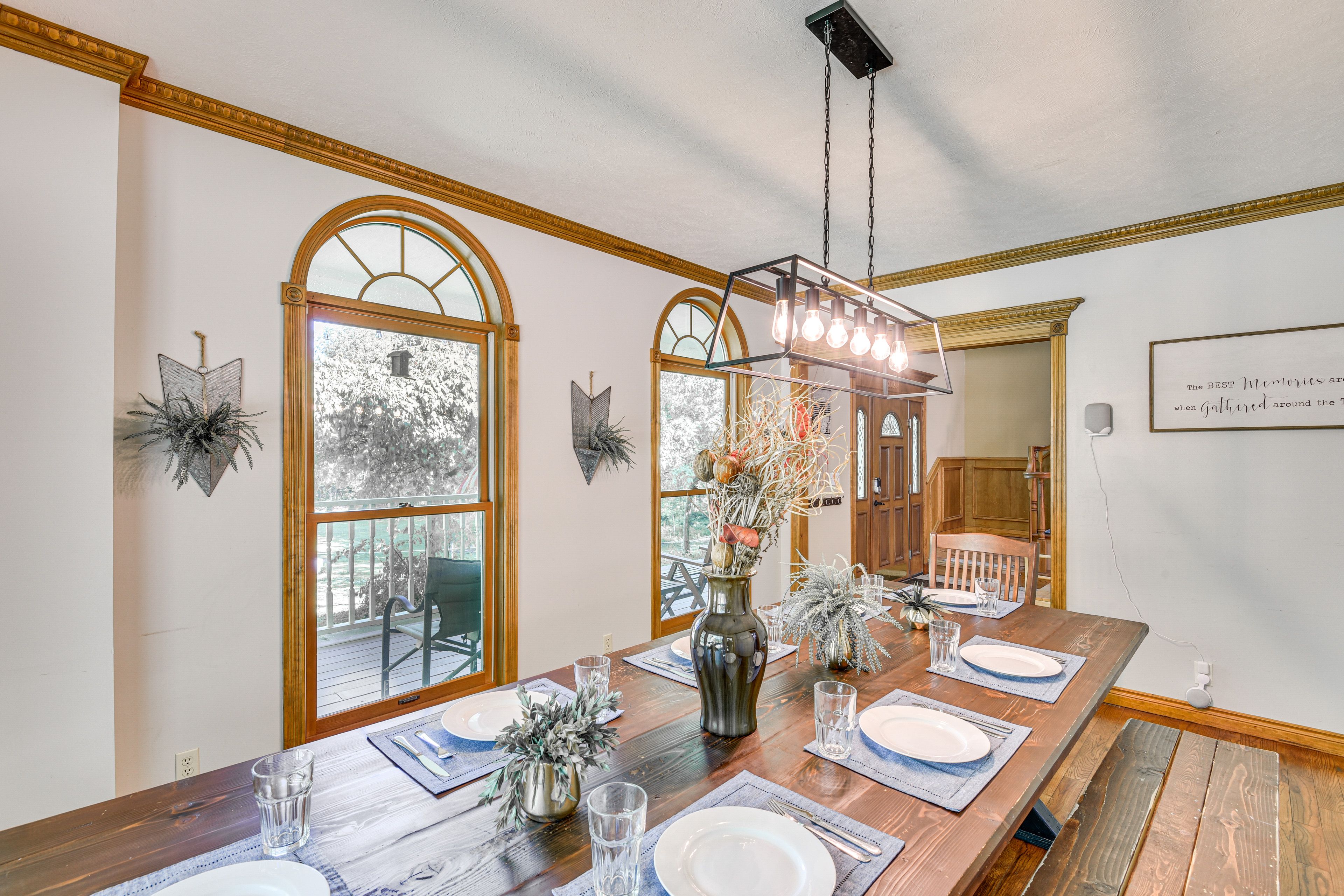 Dining Area | Dishware & Flatware Provided