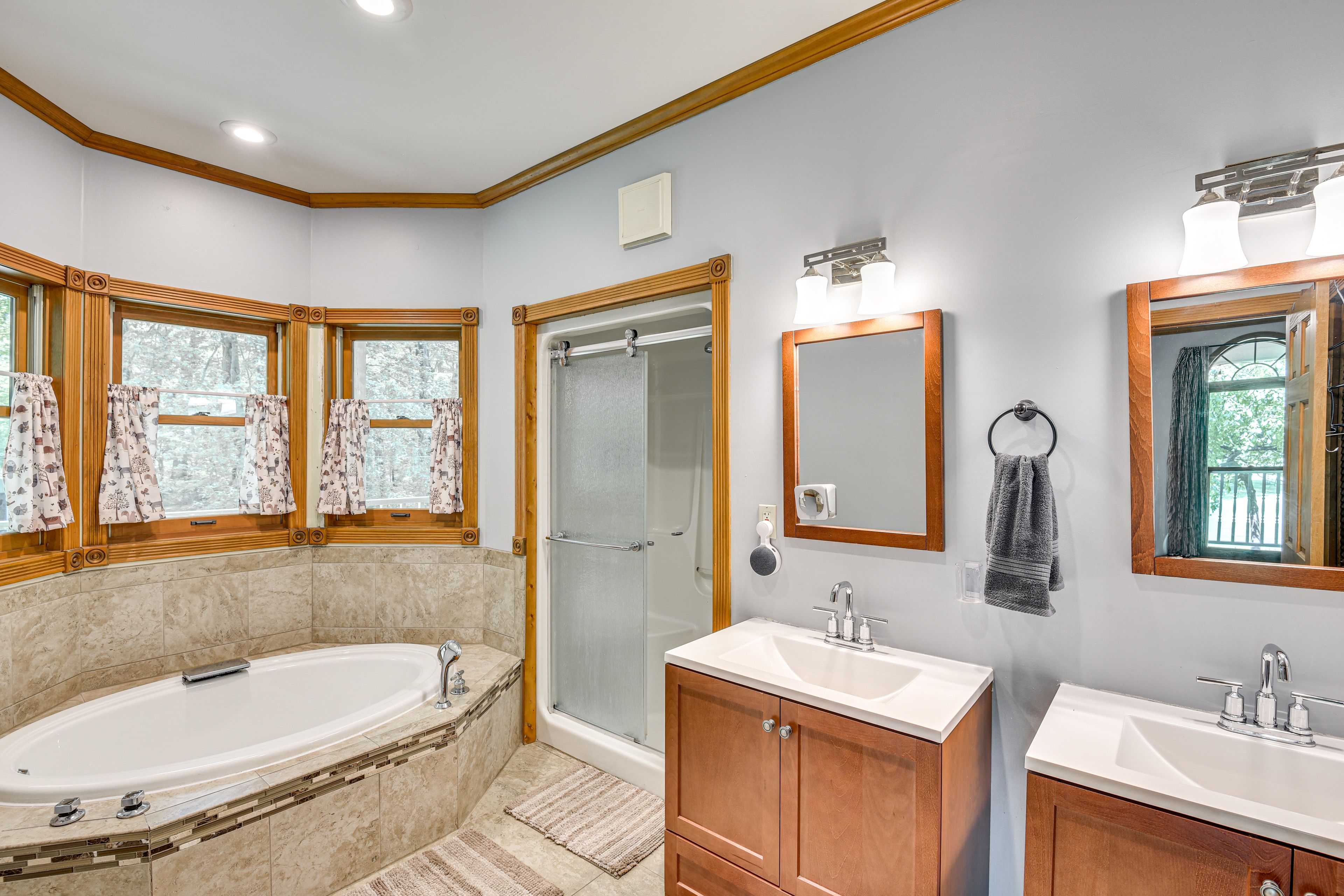 Full Bathroom | Linens & Towels
