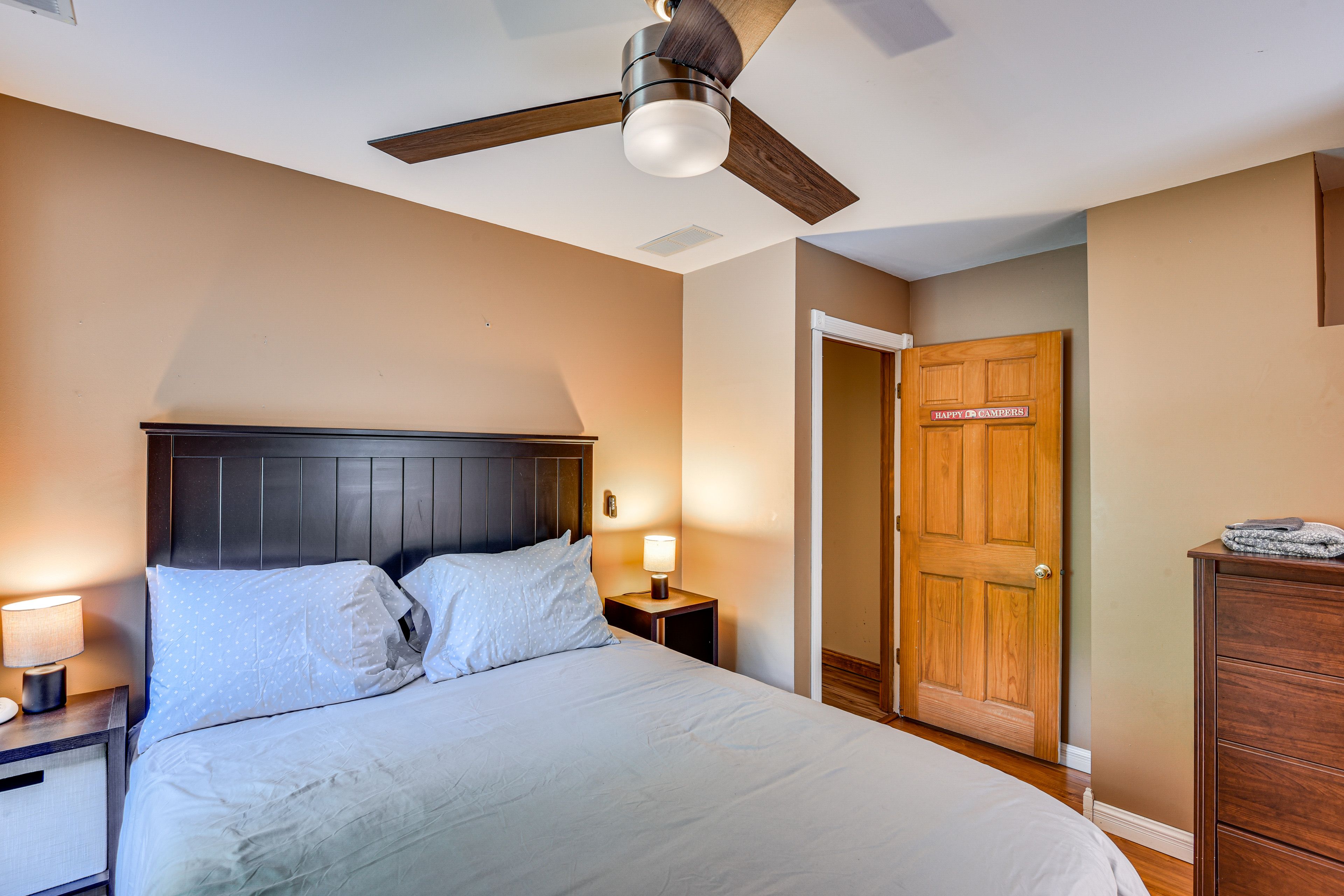 Bedroom 4 | Queen Bed