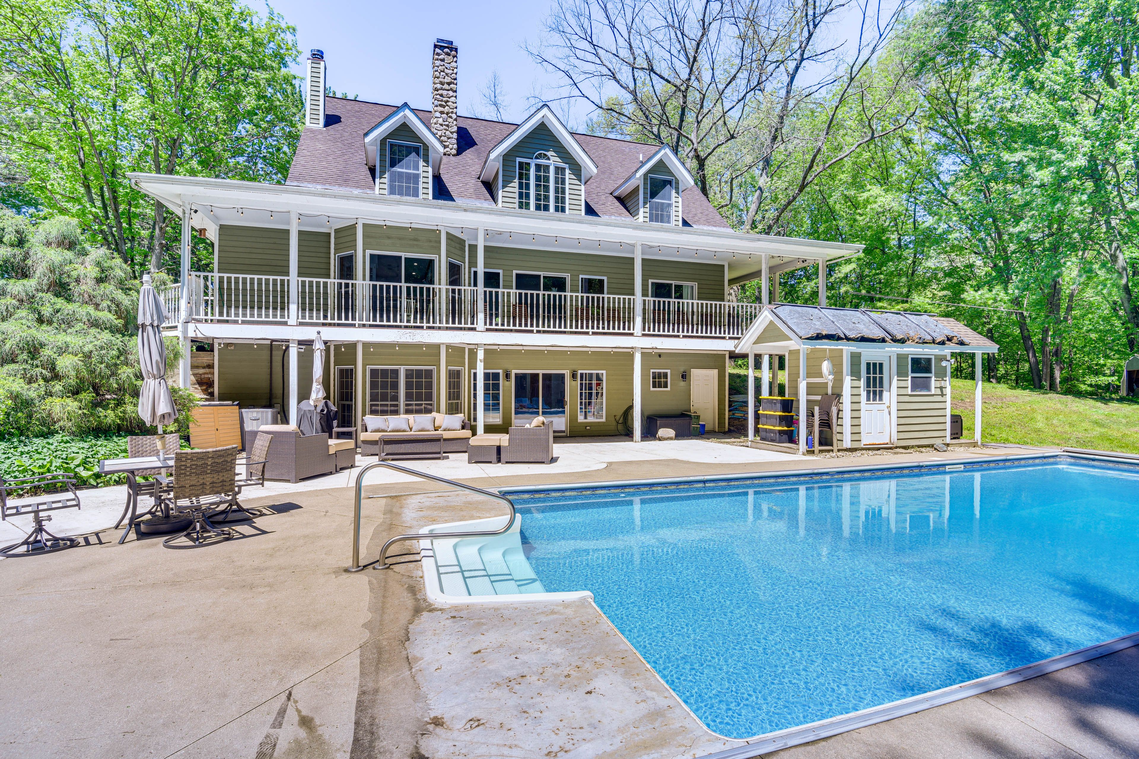 La Porte Vacation Rental | 7BR | 4BA | Step-Free Access | 4,400 Sq Ft