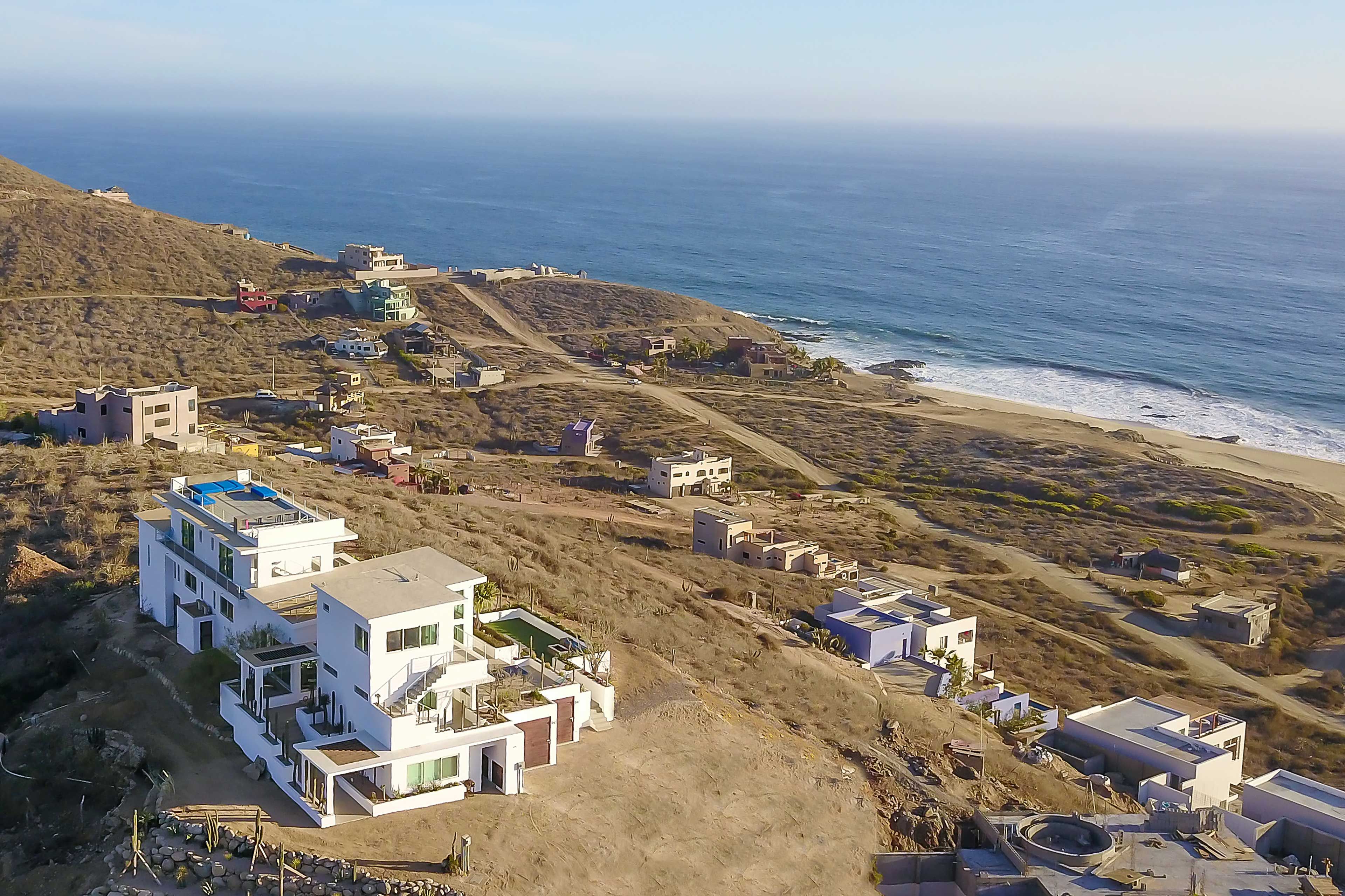 Surrounding Area | Walk to Beach