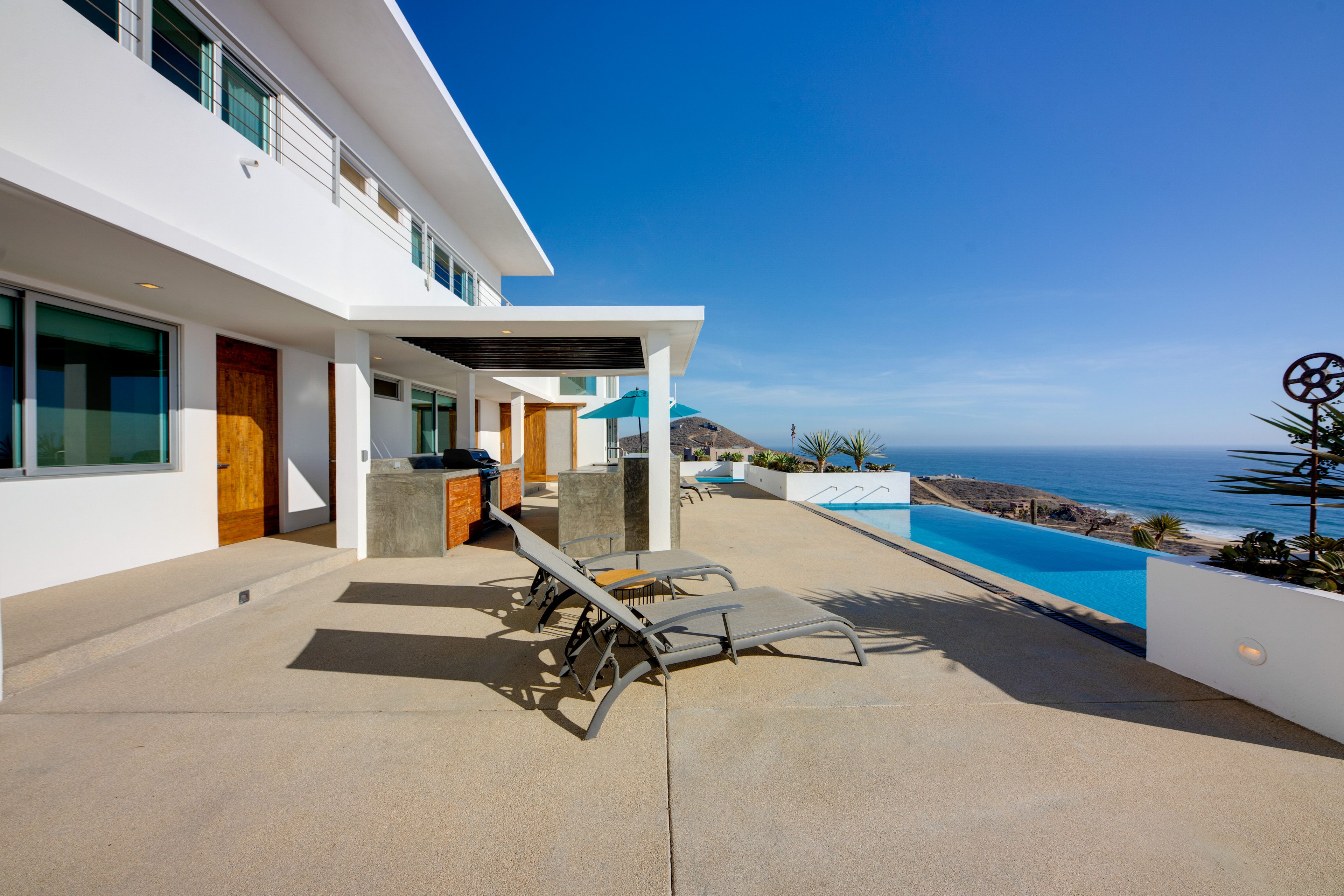 Patio | Outdoor Kitchen | Gas Grill | Bar Seating | Lounge Seating