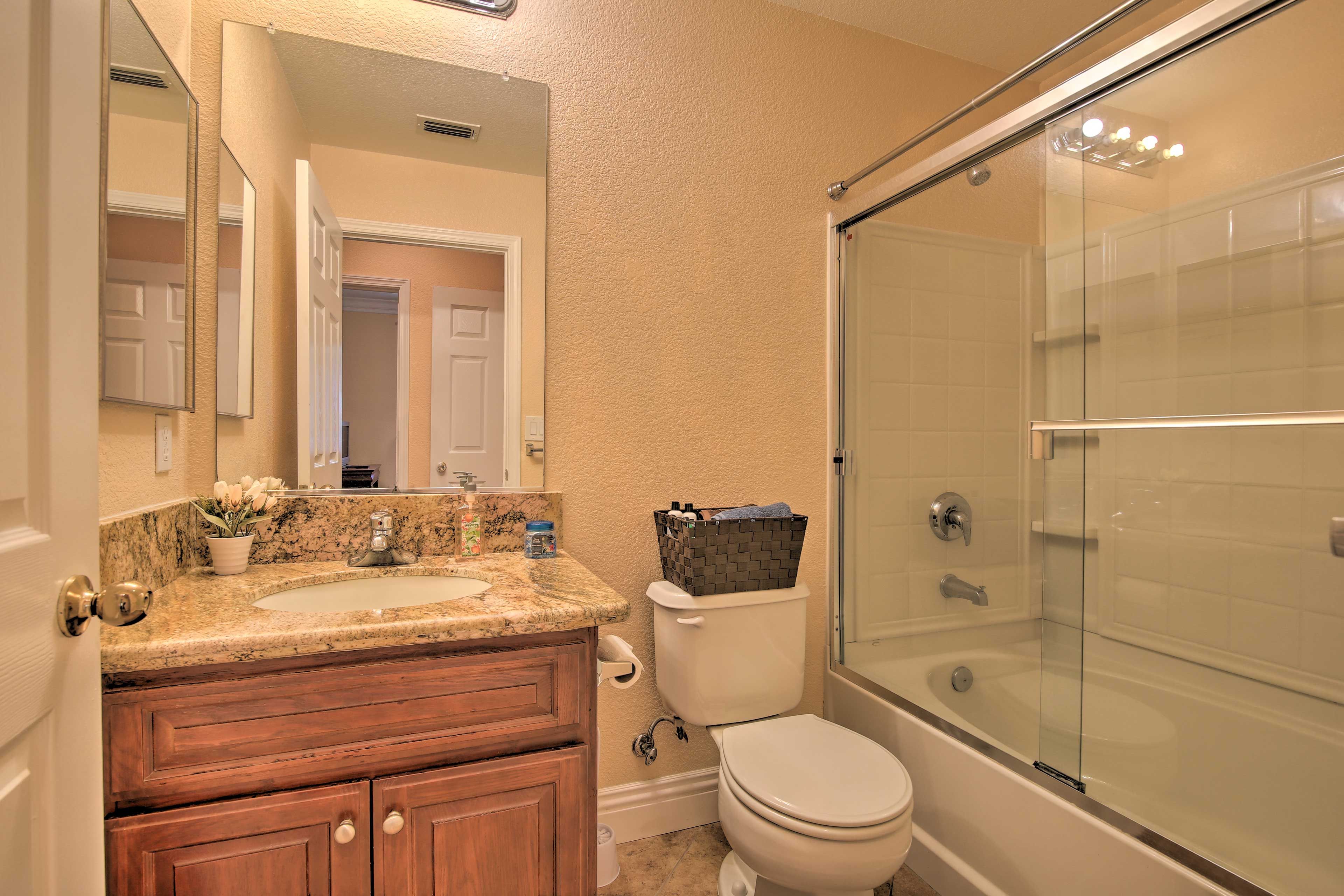 The apartment hosts 1 pristine bathroom.