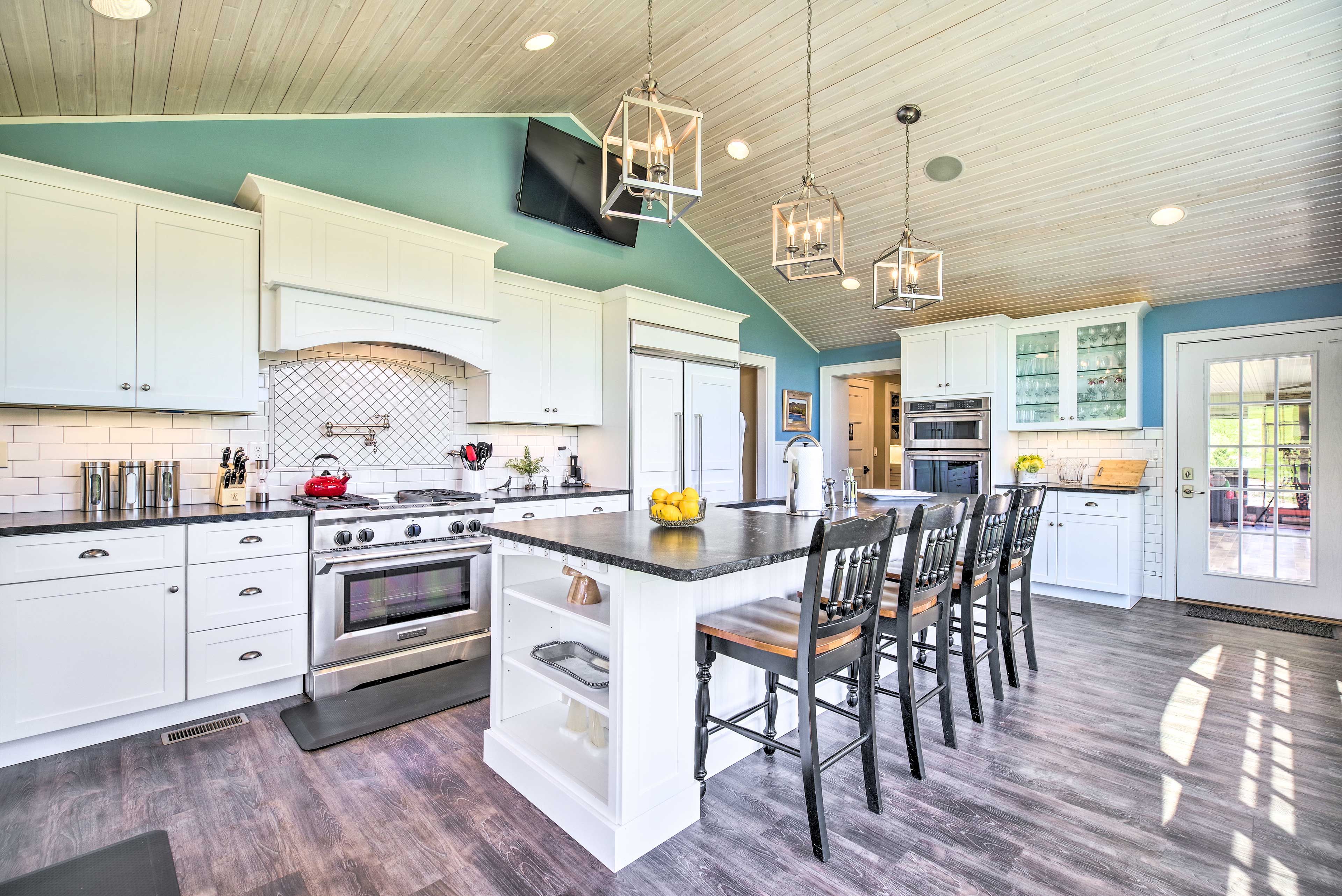 Cooking dinner will be a delight in this kitchen.