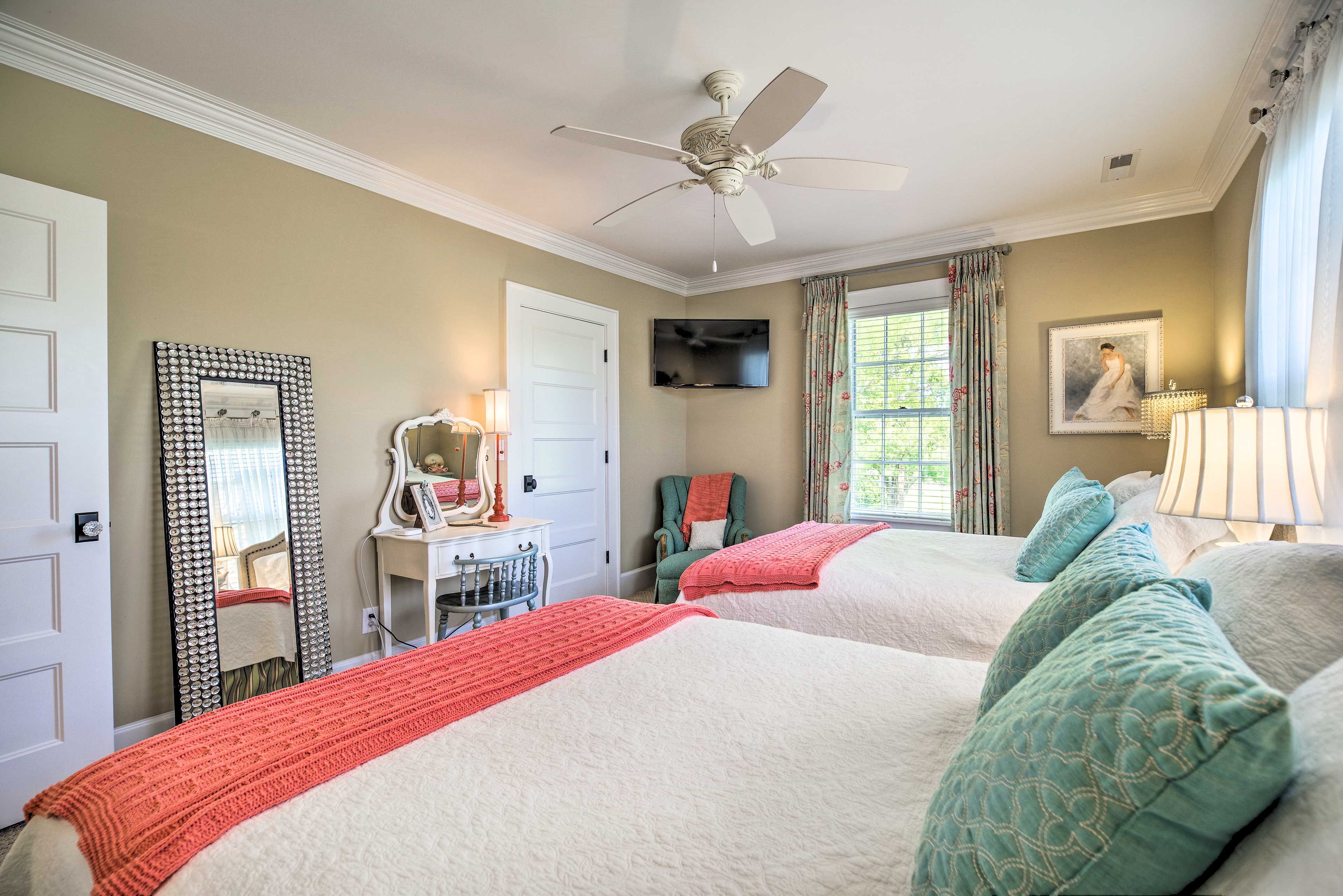 This room calls for a sleepover!