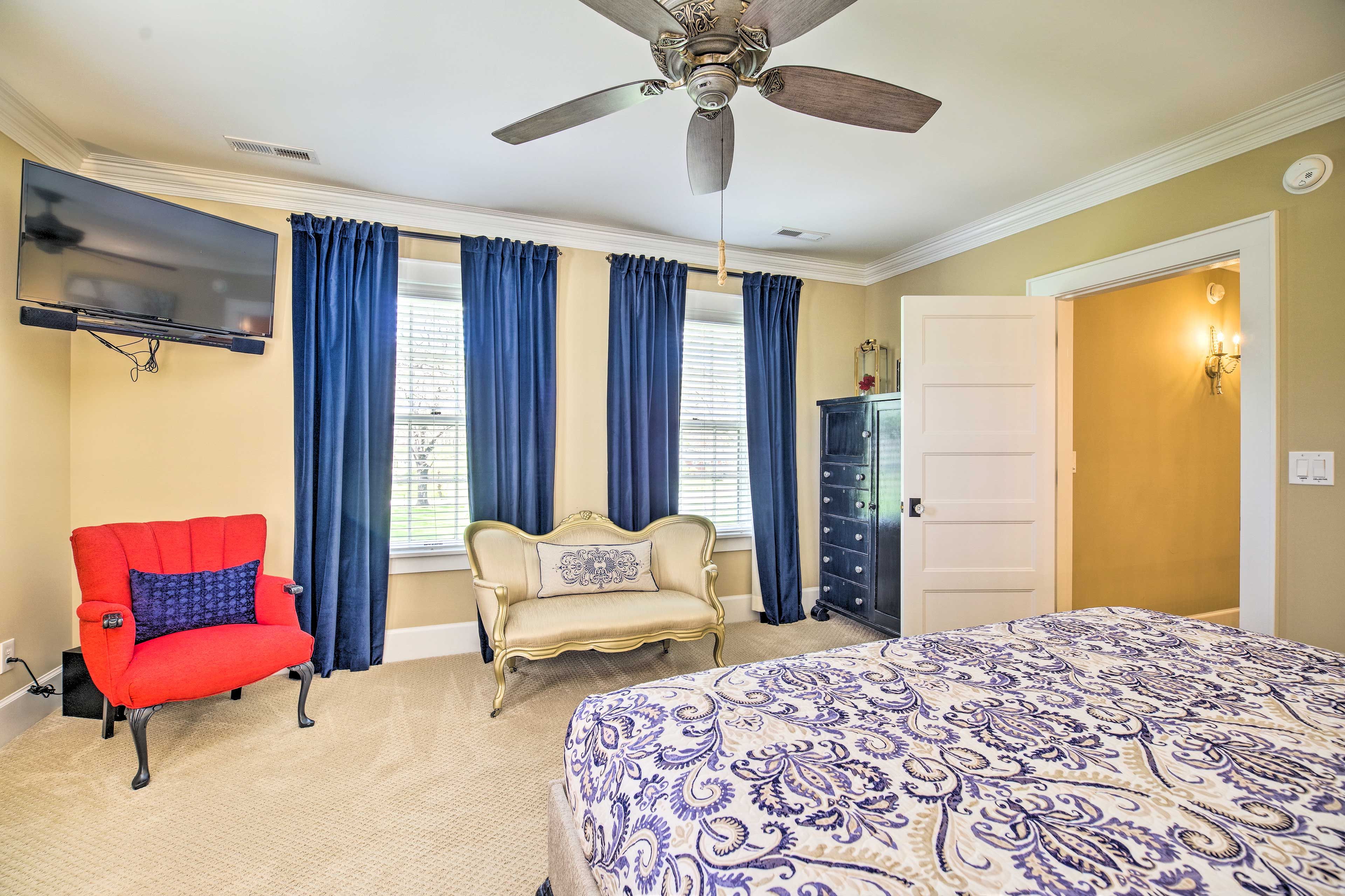 Enjoy watching TV from the comfort of bed.