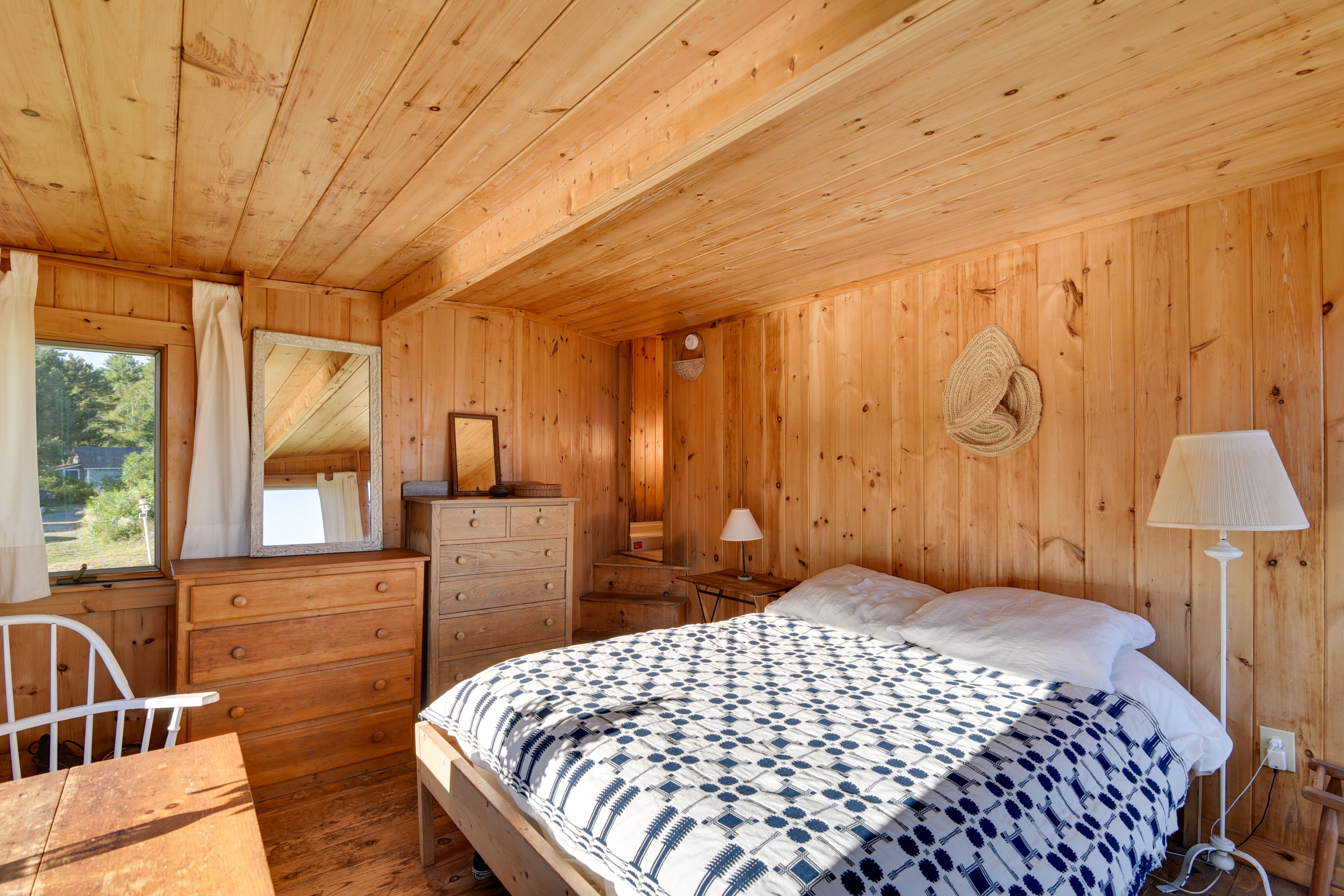 Bedroom 1 | King Bed | Linens Provided