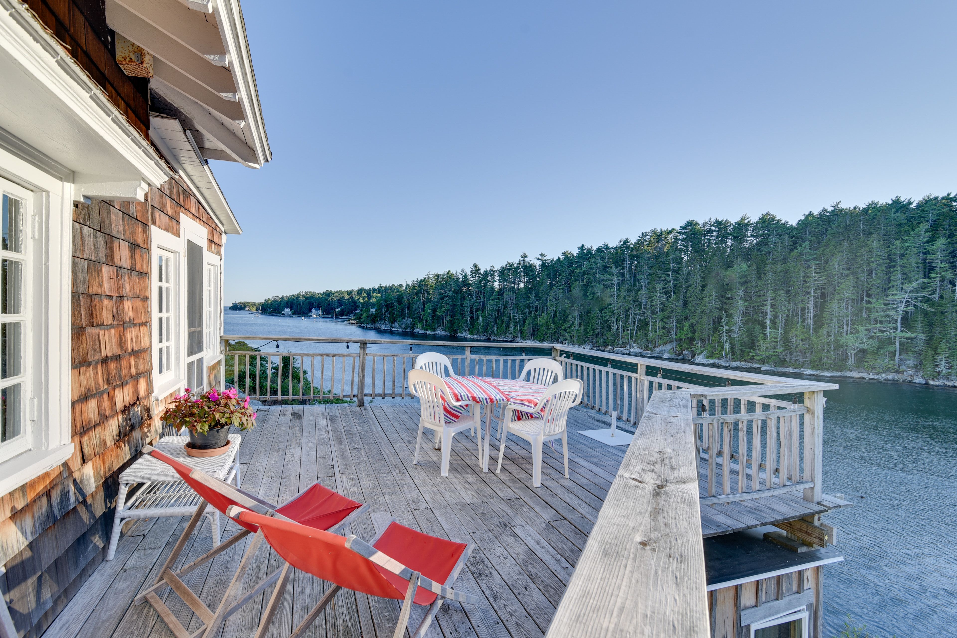 Deck | Outdoor Dining