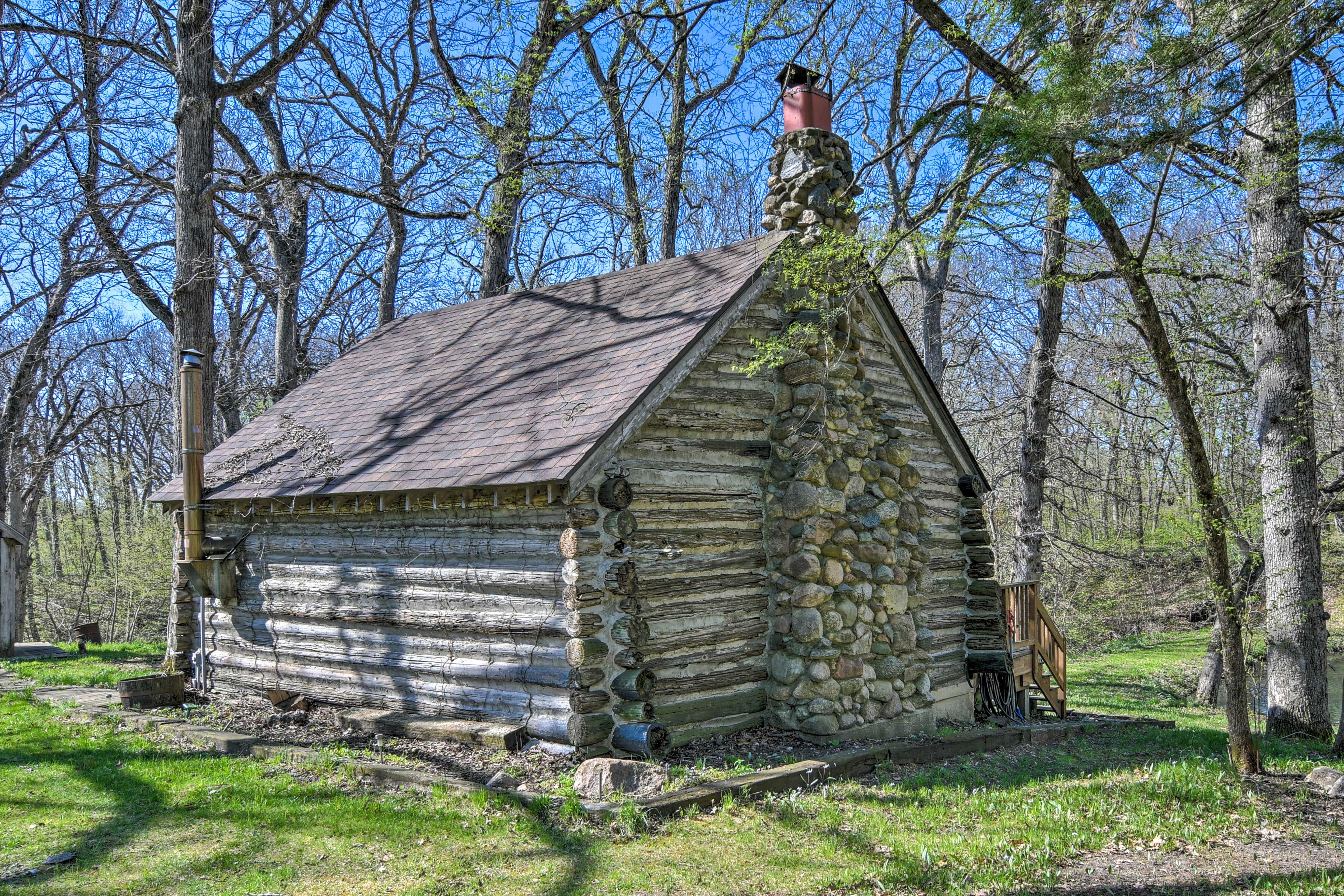 Detached Cabin