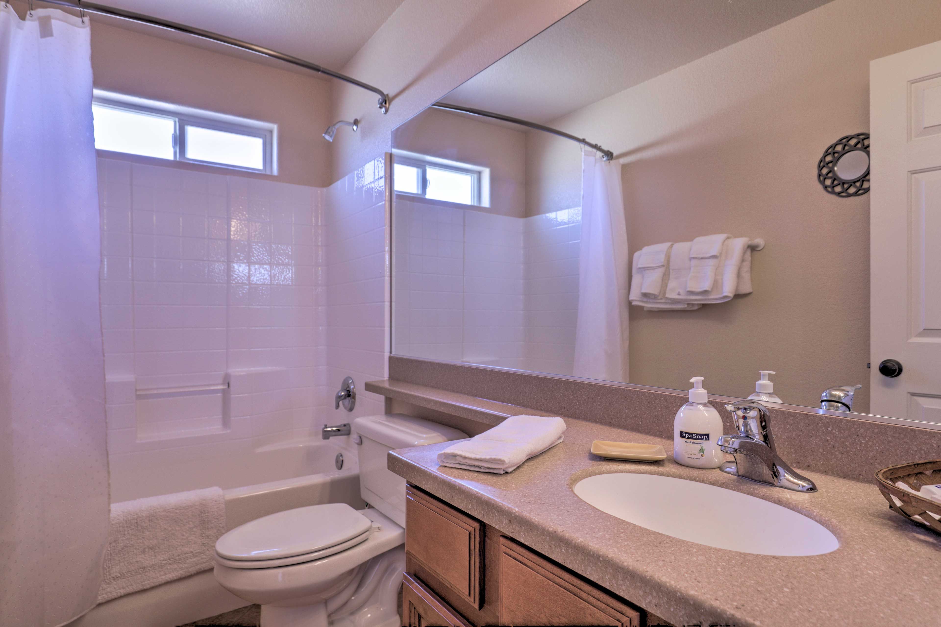 Full Bathroom | Towels Provided