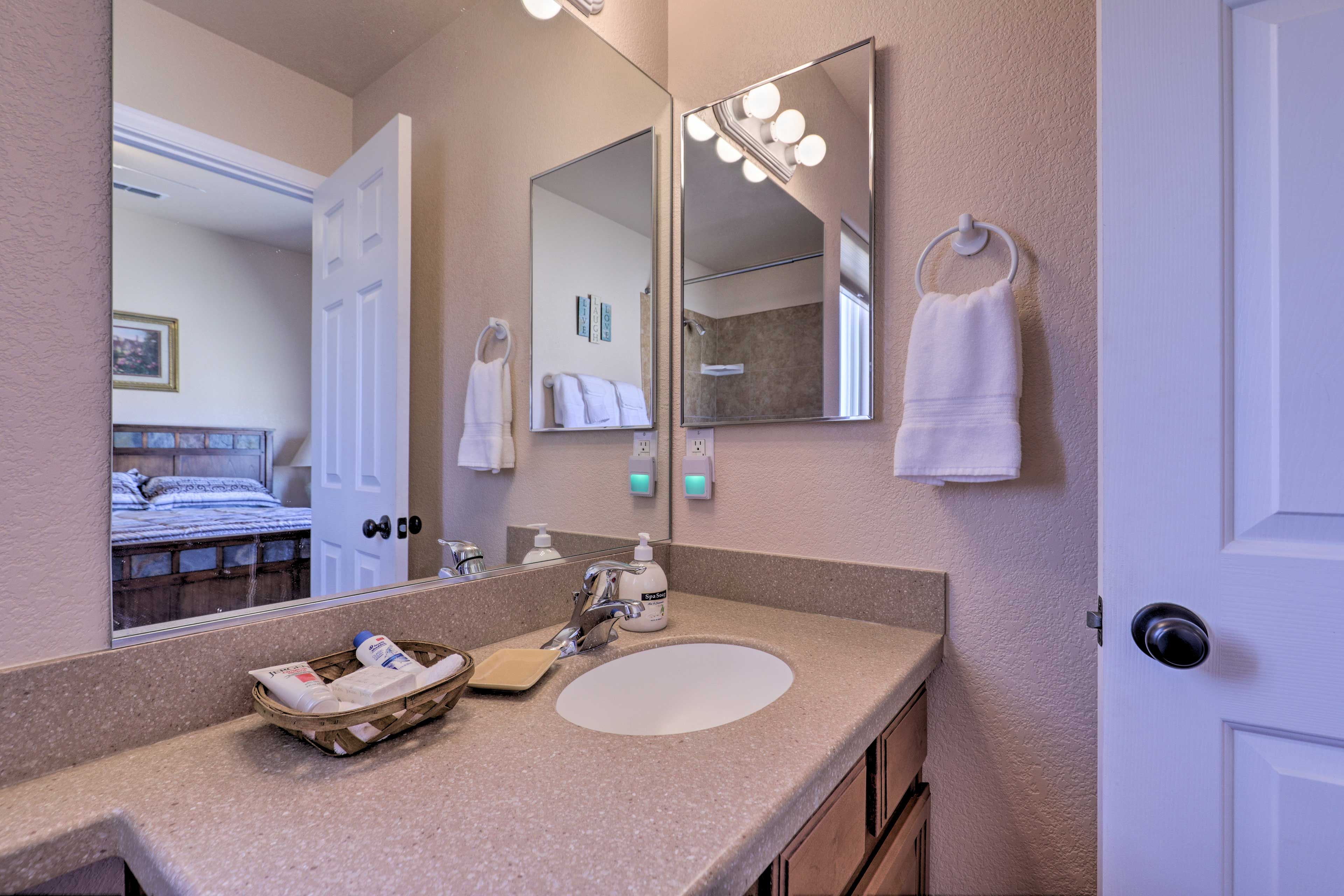 En-Suite Bathroom | Complimentary Toiletries
