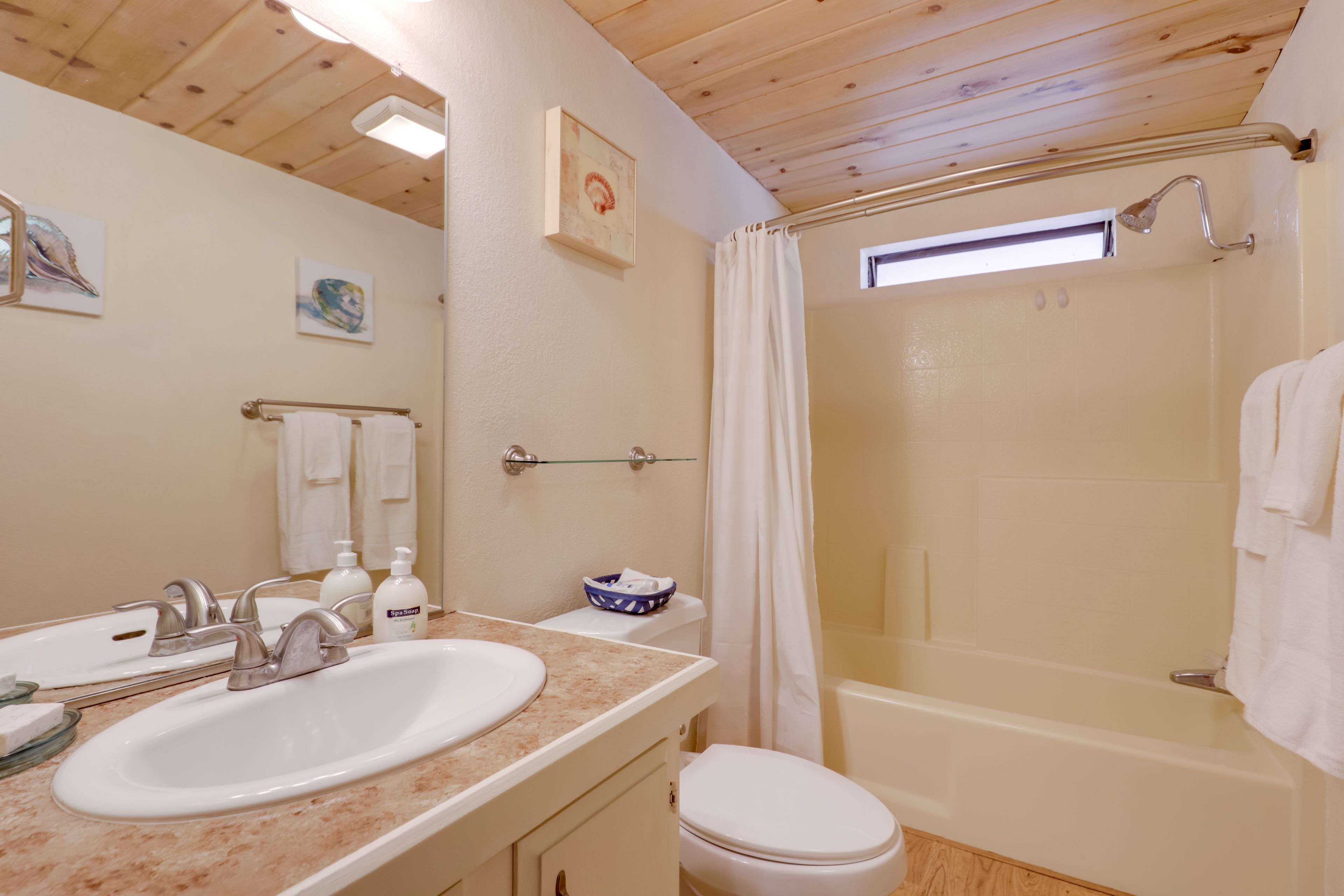 Full Bathroom | Linens & Towels