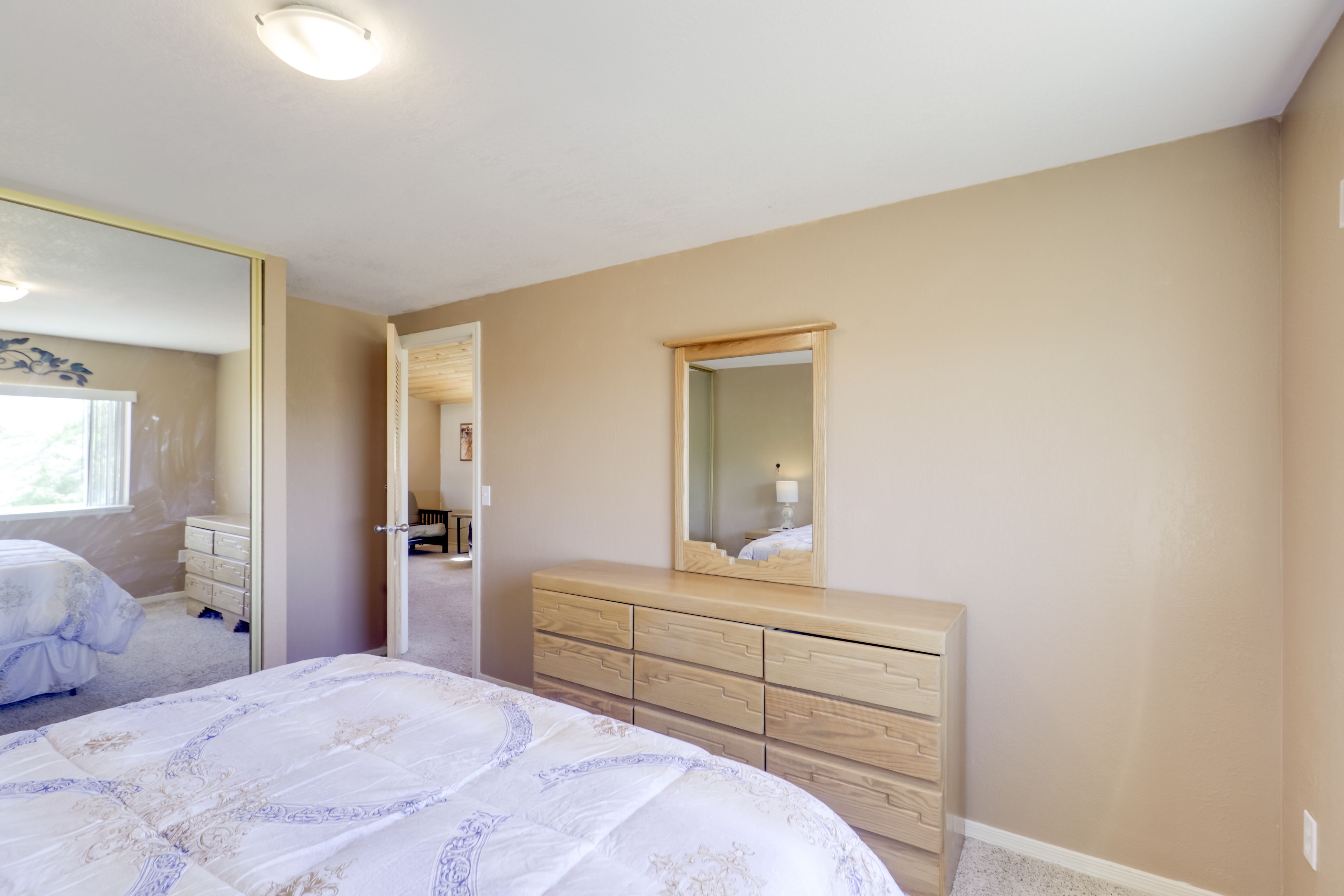 Bedroom 2 | Queen Bed