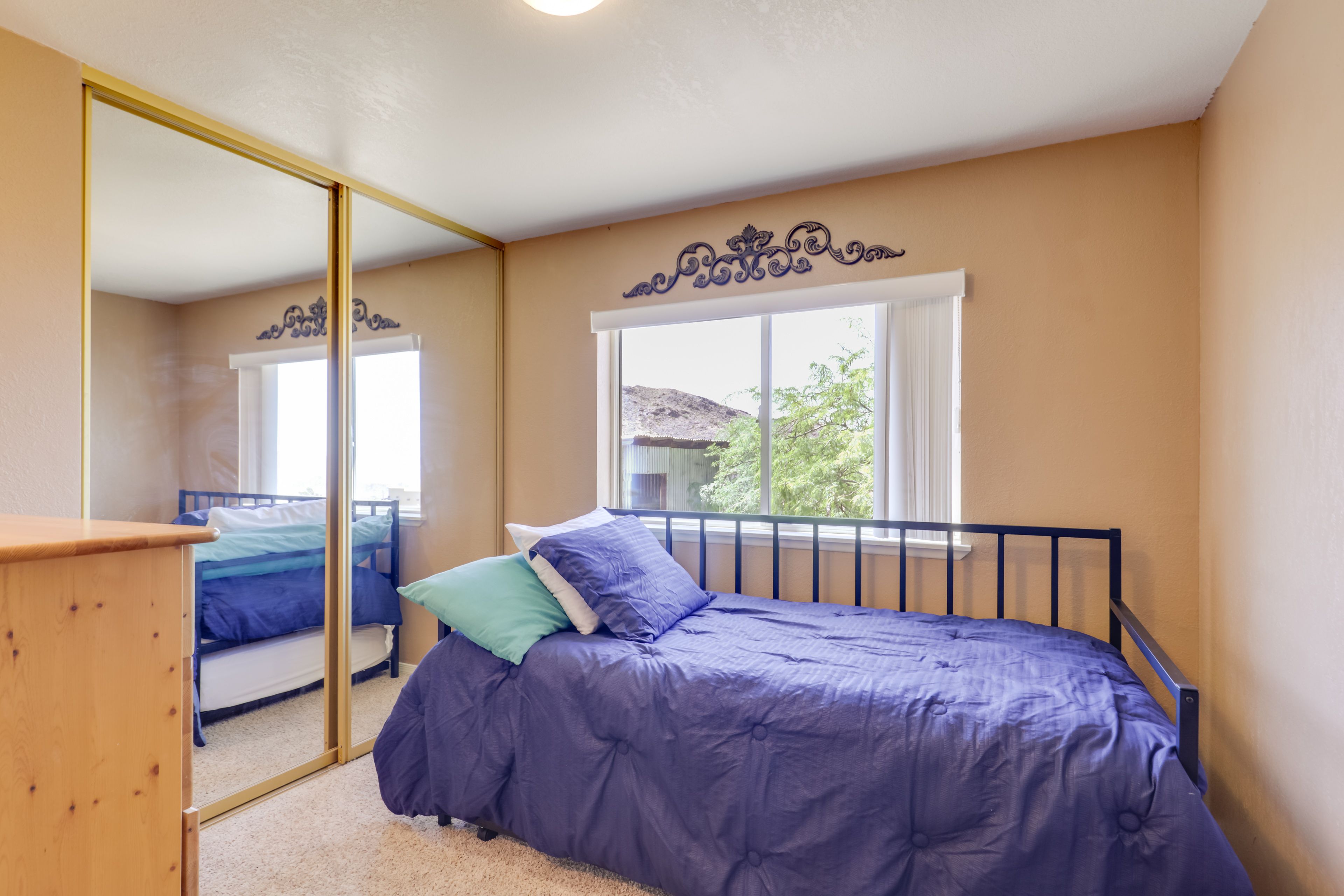 Bedroom 3 | Twin Daybed w/ Twin Trundle