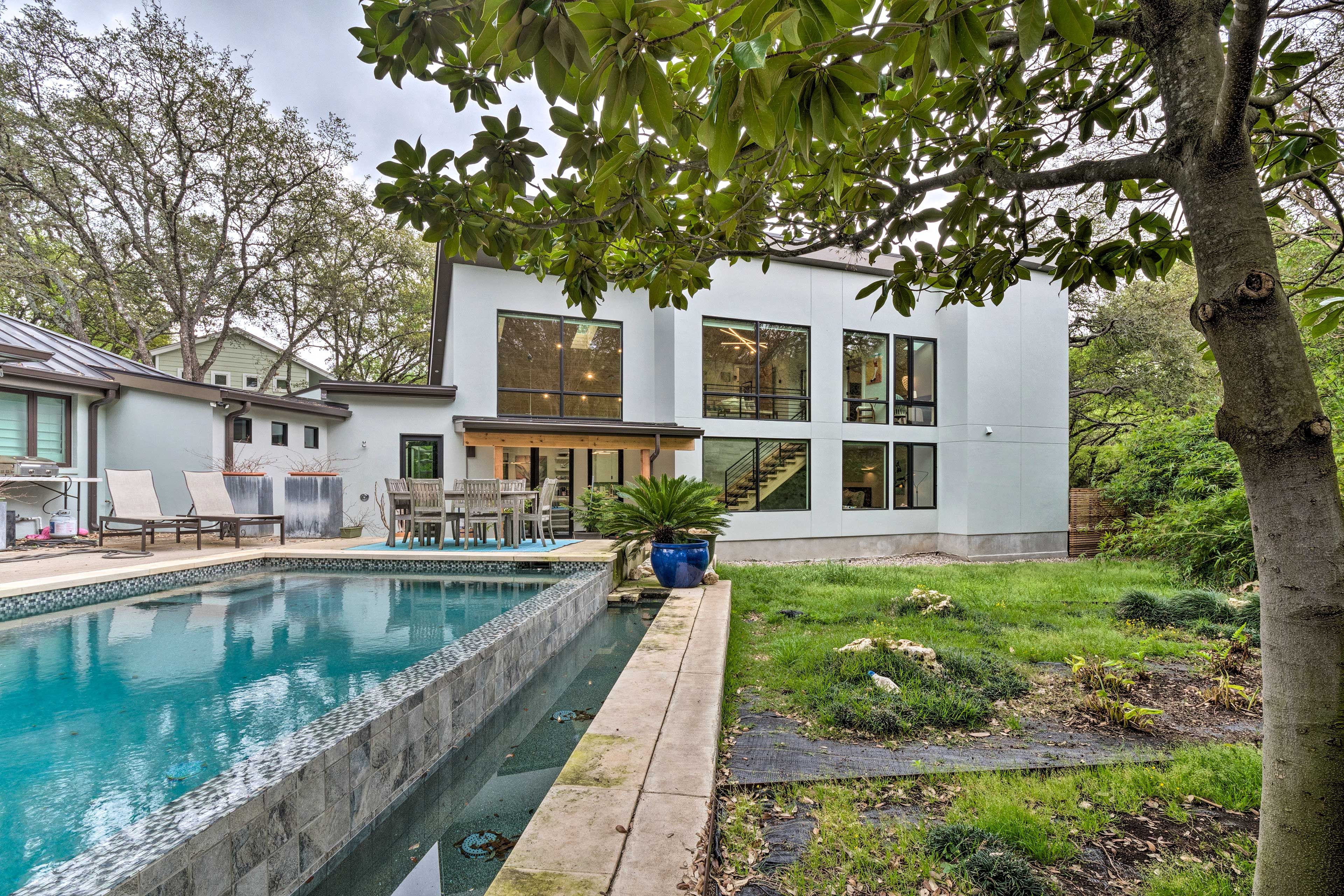 Hang out in the backyard on sunny Austin days.