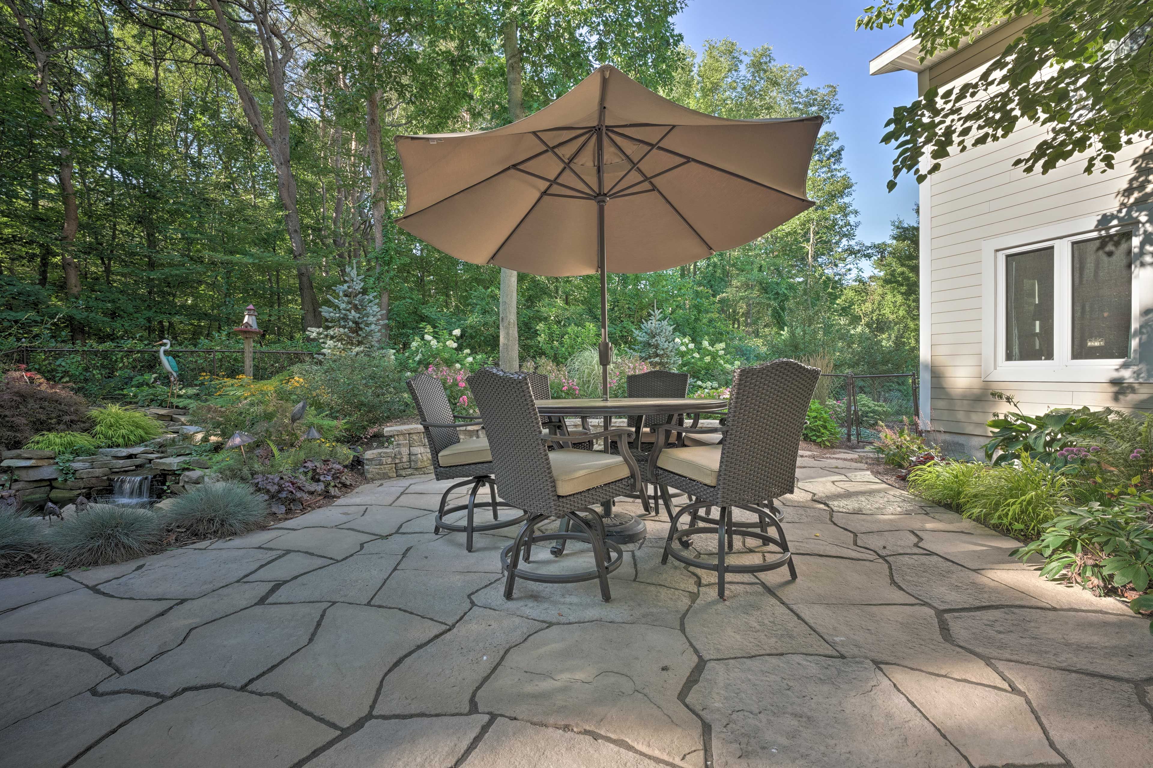 Patio | Outdoor Dining