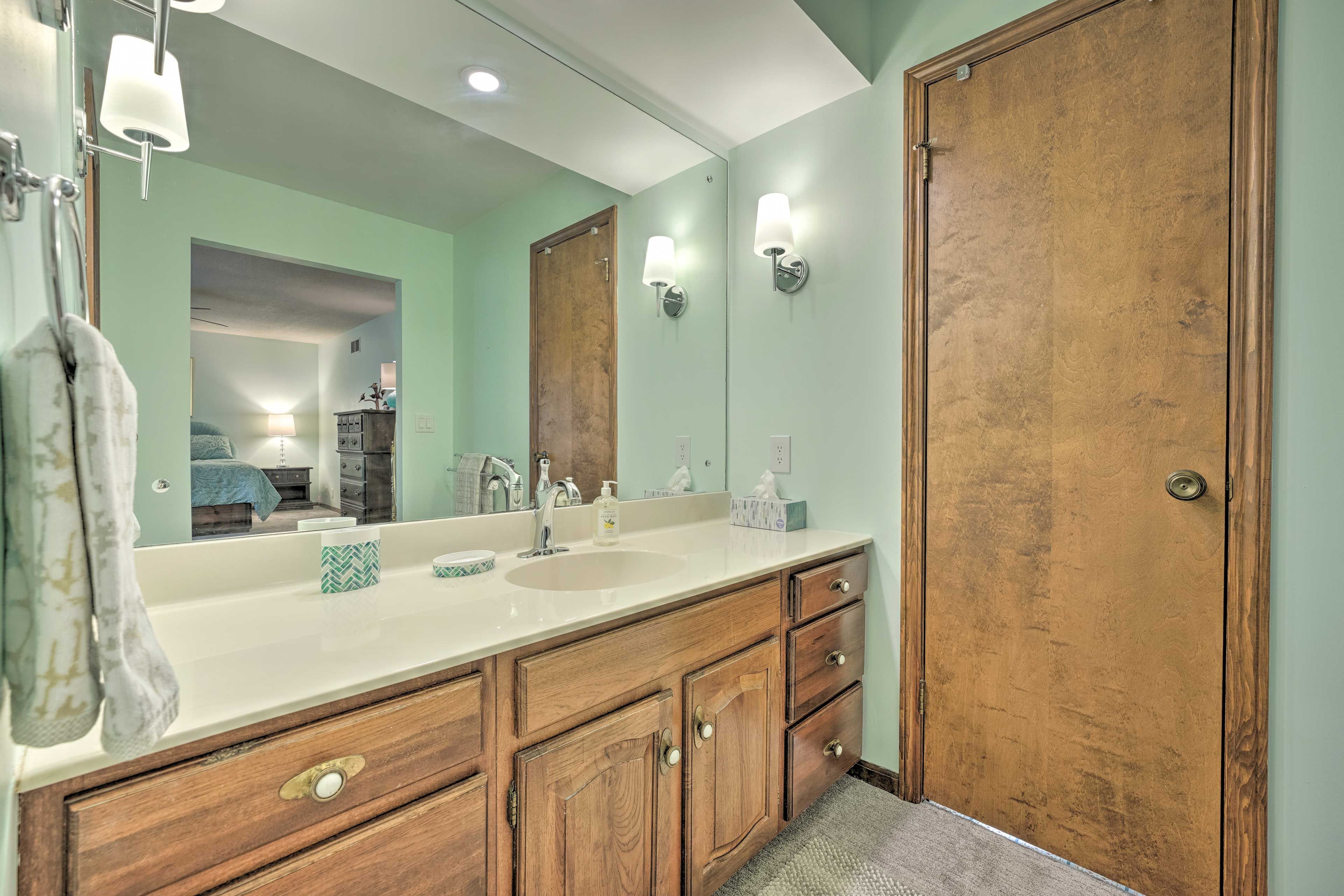 En-Suite Bathroom | Towels Provided