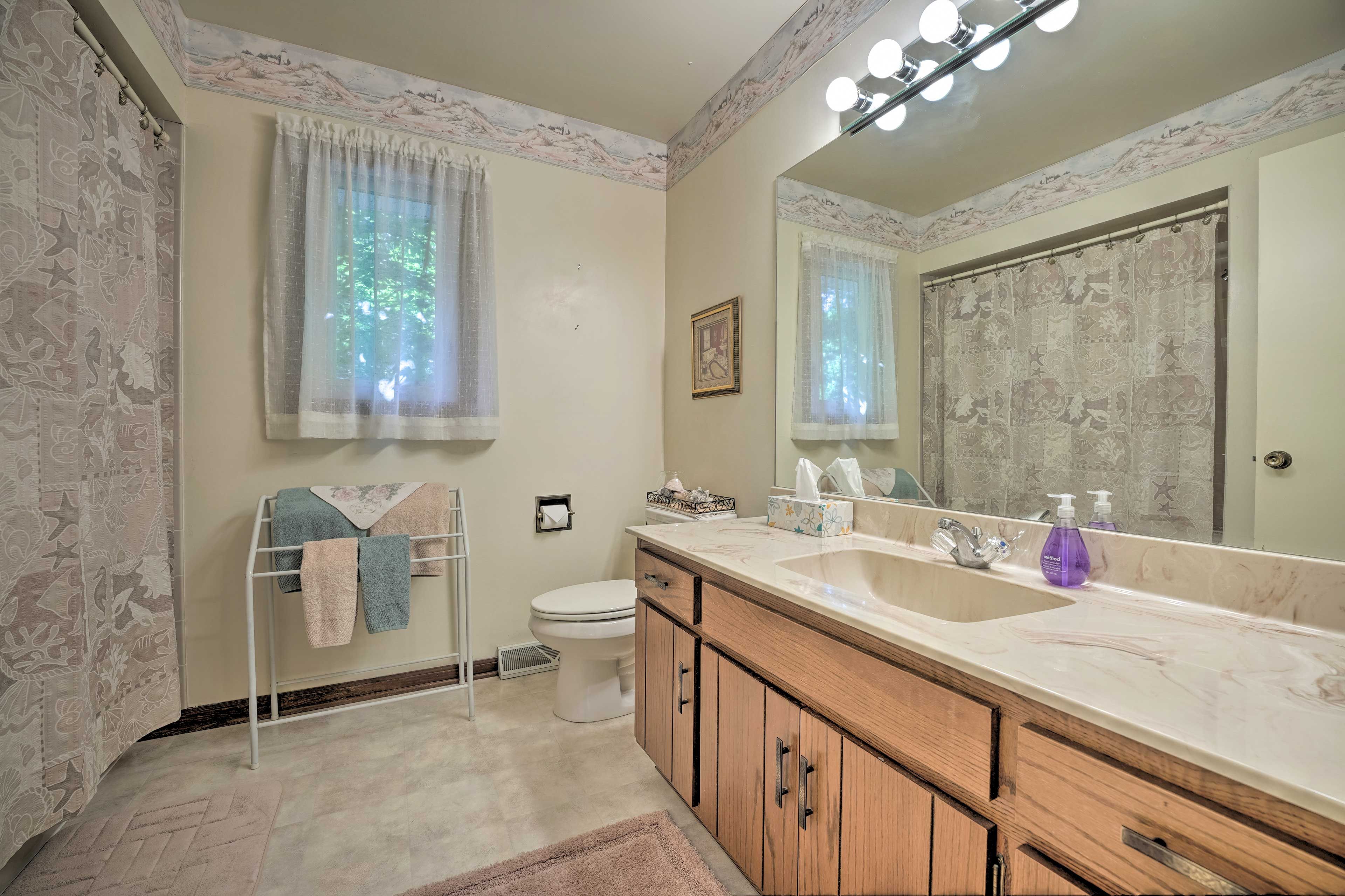 En-Suite Bathroom | Towels Provided