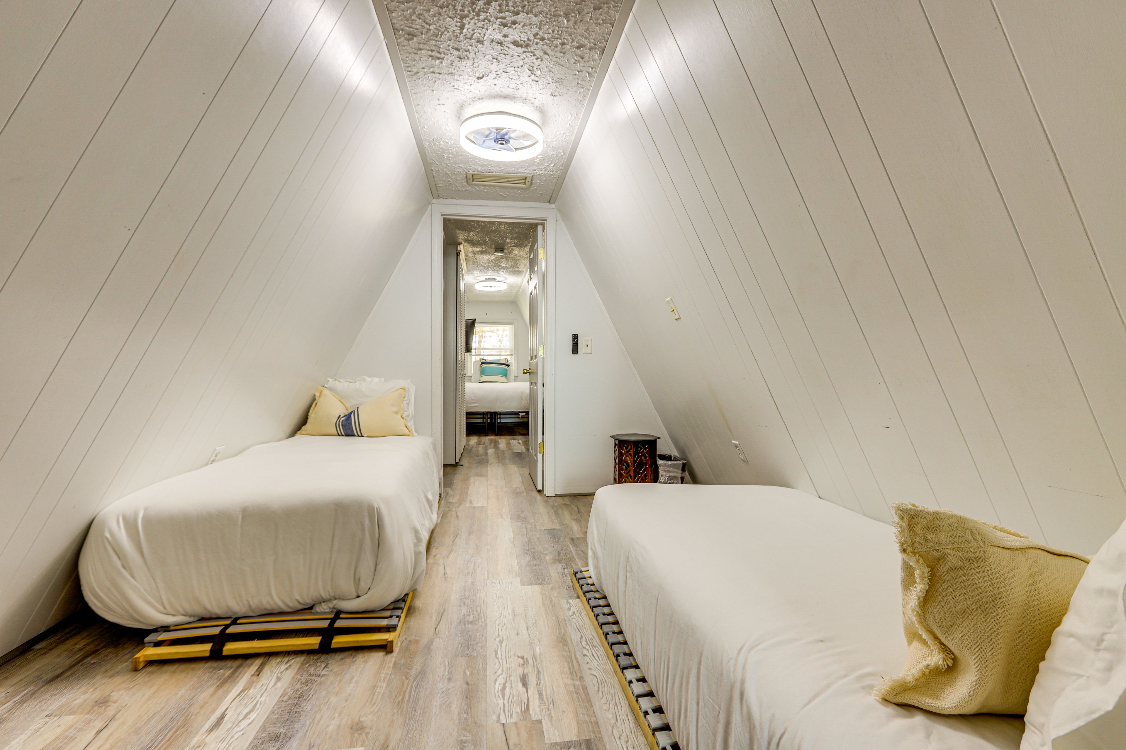 Loft | 2 Twin Beds