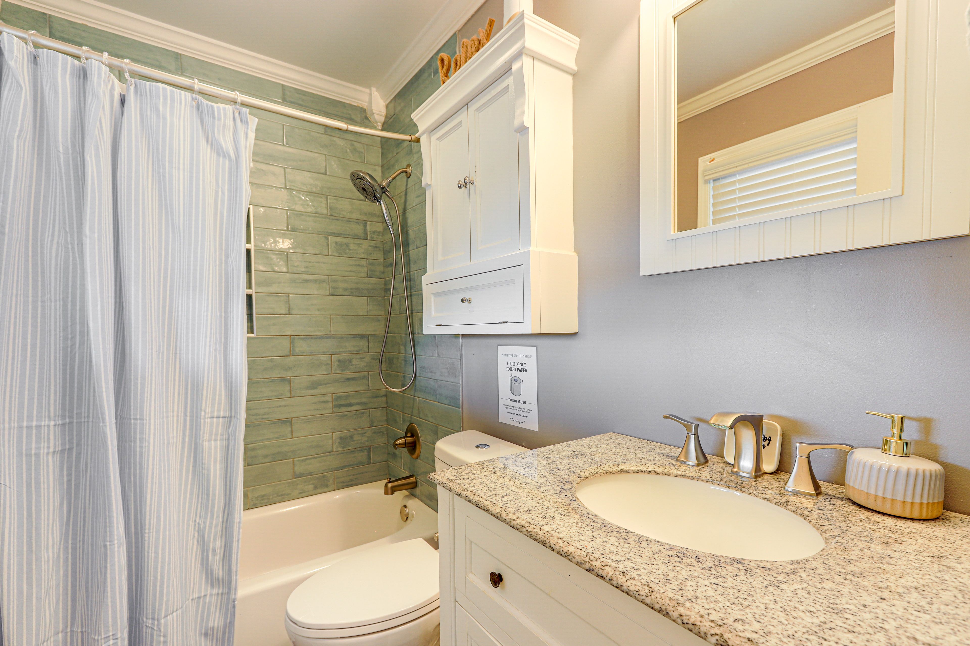 Full Bathroom | Complimentary Toiletries | Hair Dryer