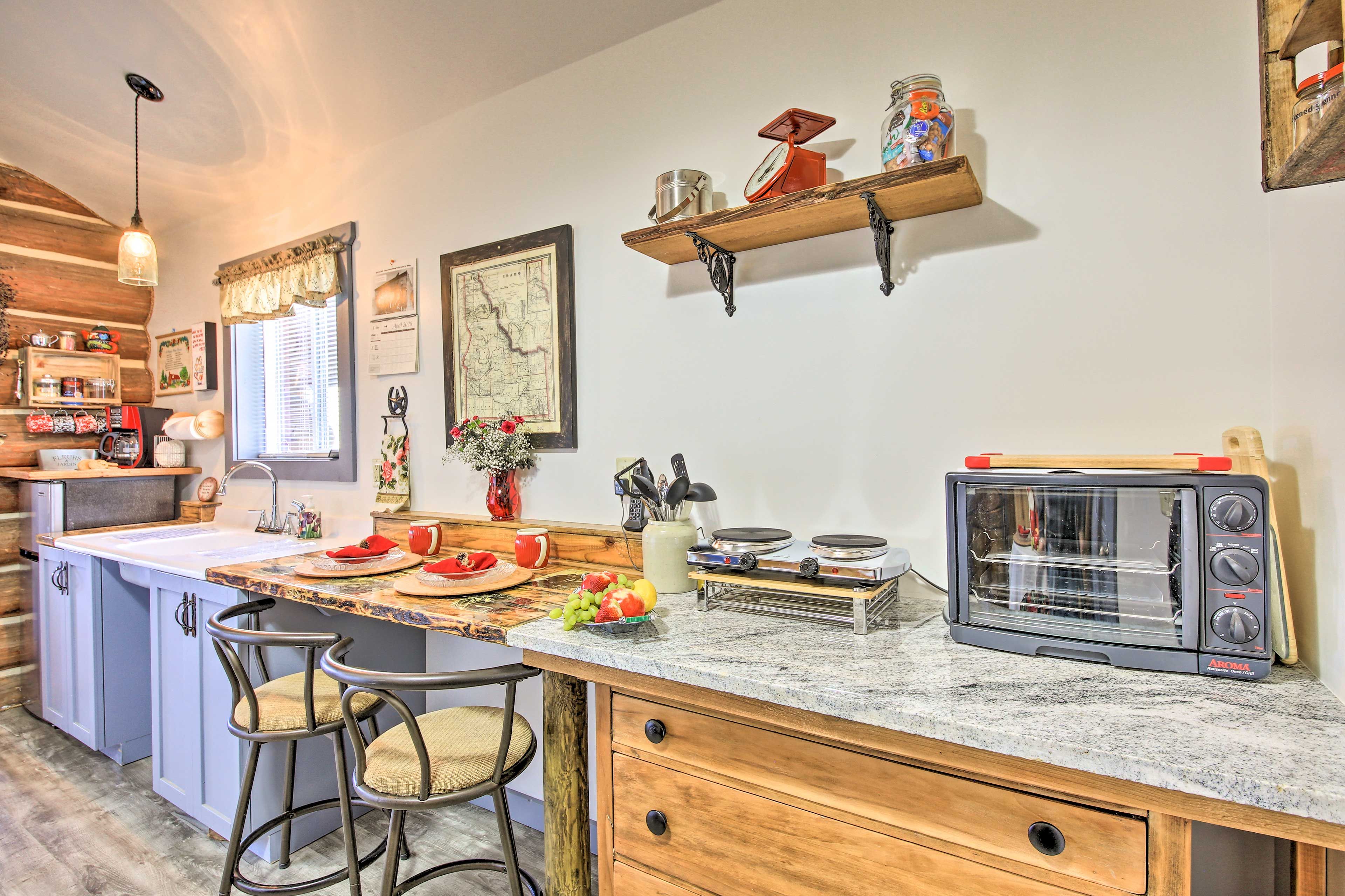 Kitchenette | Cookware & Dishware