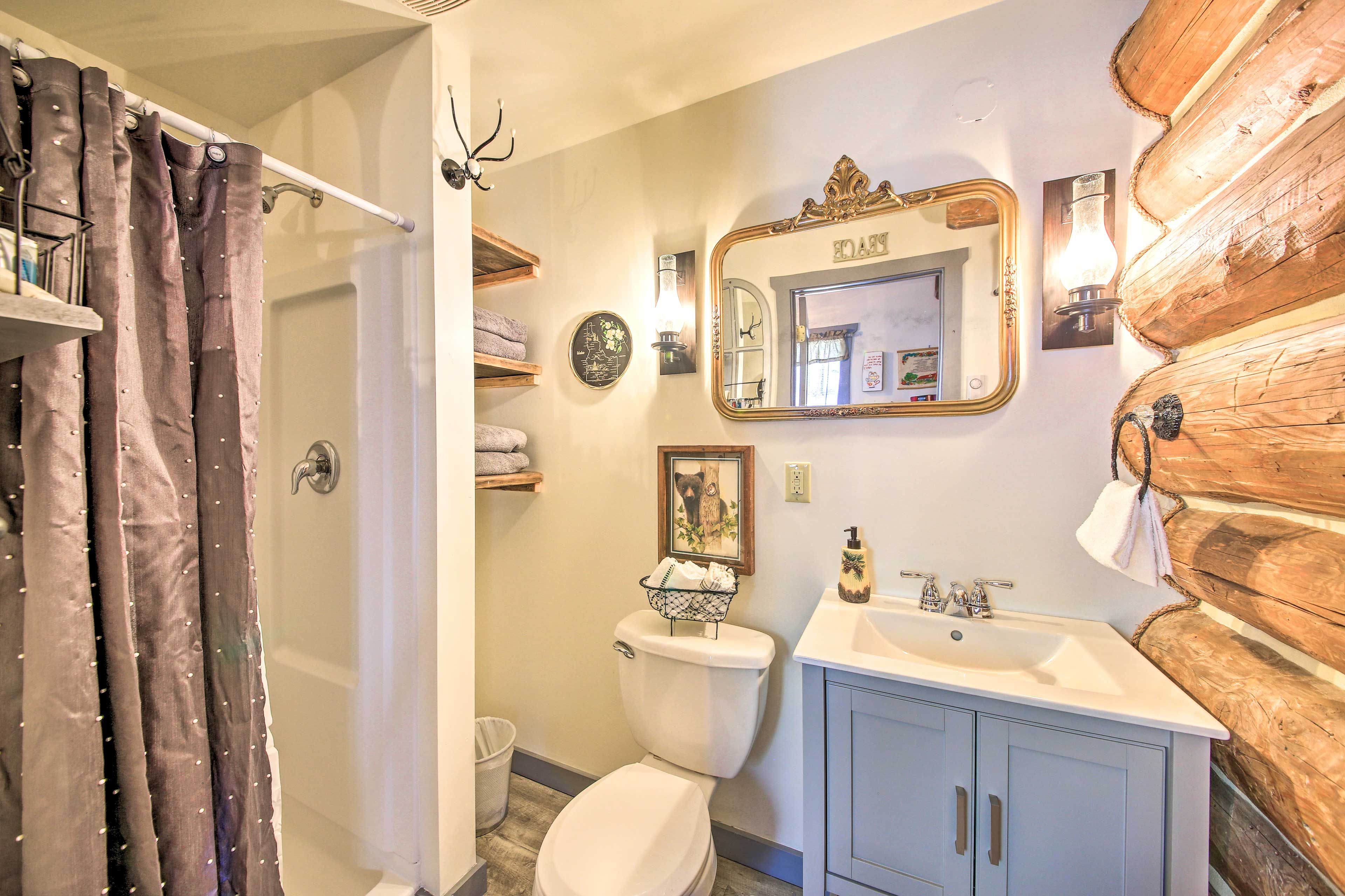 Full Bathroom | Linens & Towels