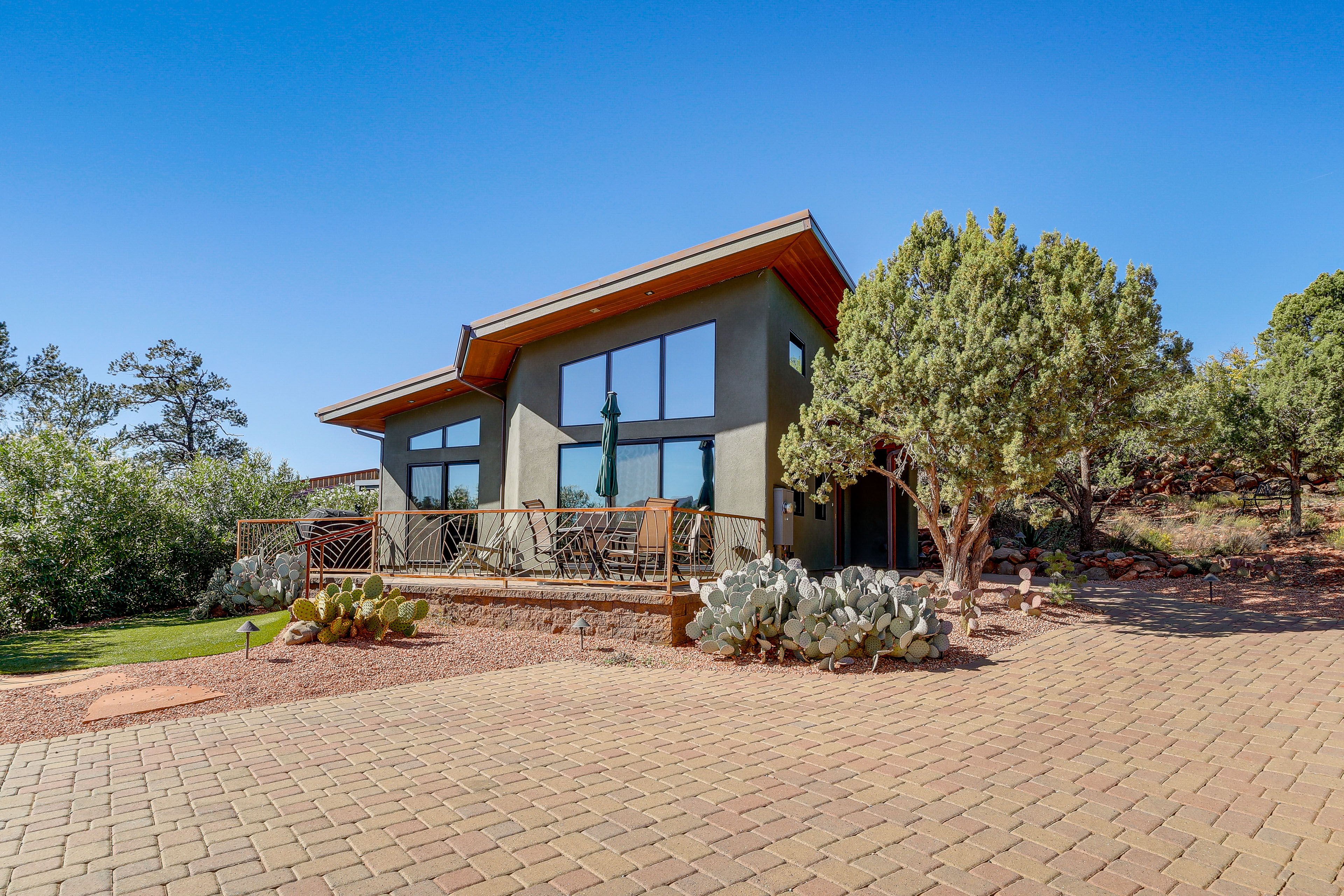 Parking | Driveway (3 Vehicles)