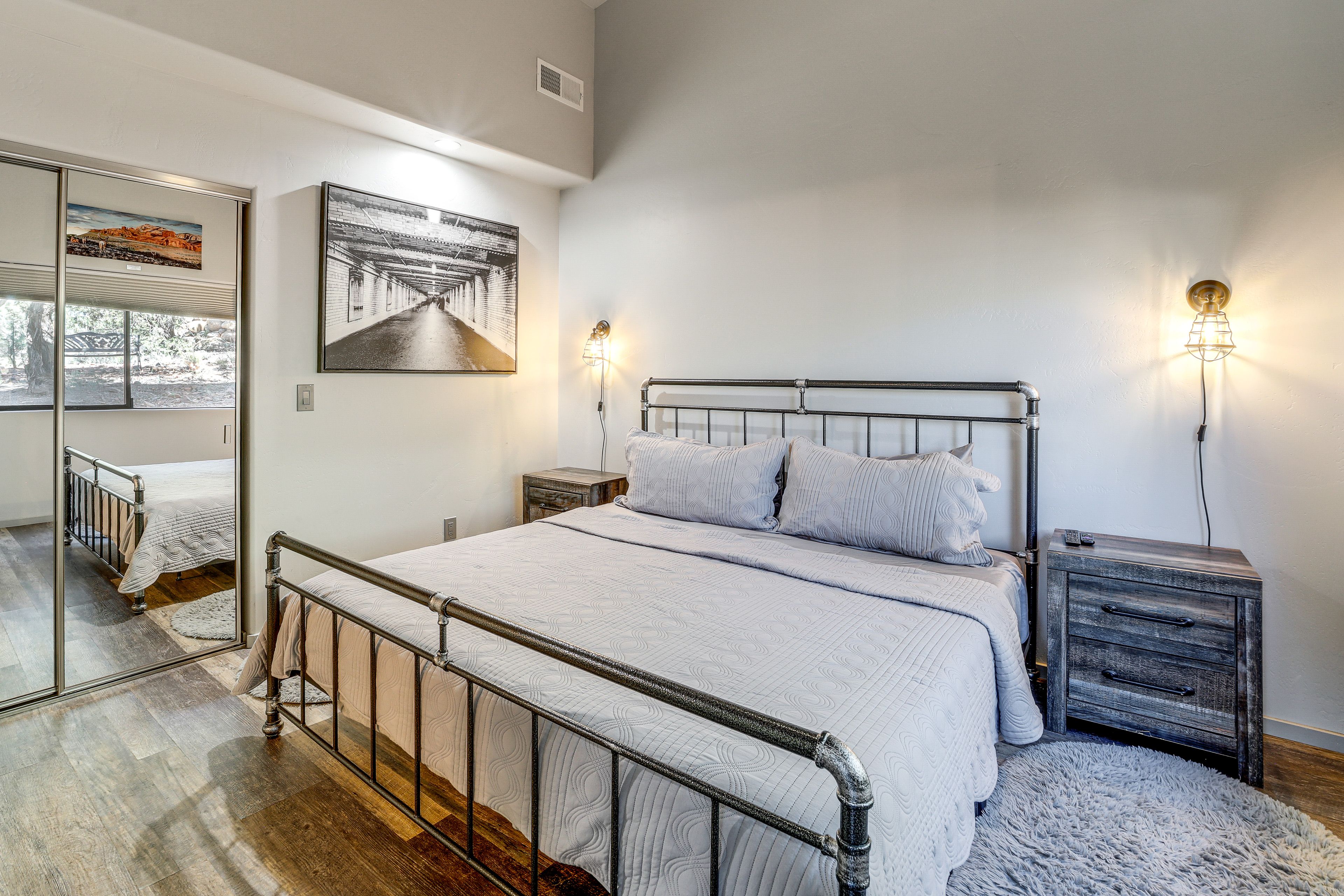 Bedroom 2 | King Bed