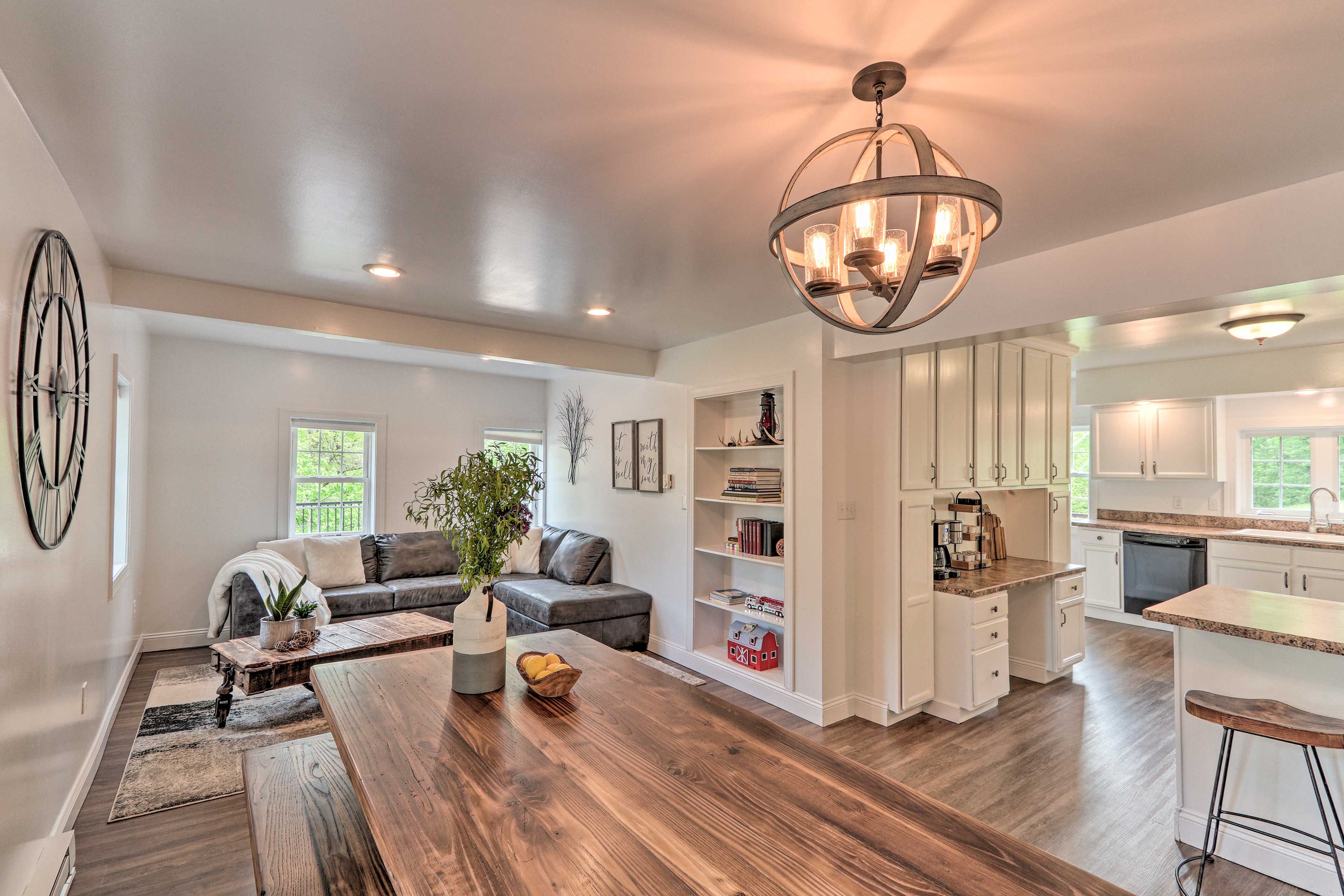 Dining Table | Dishware & Flatware Provided