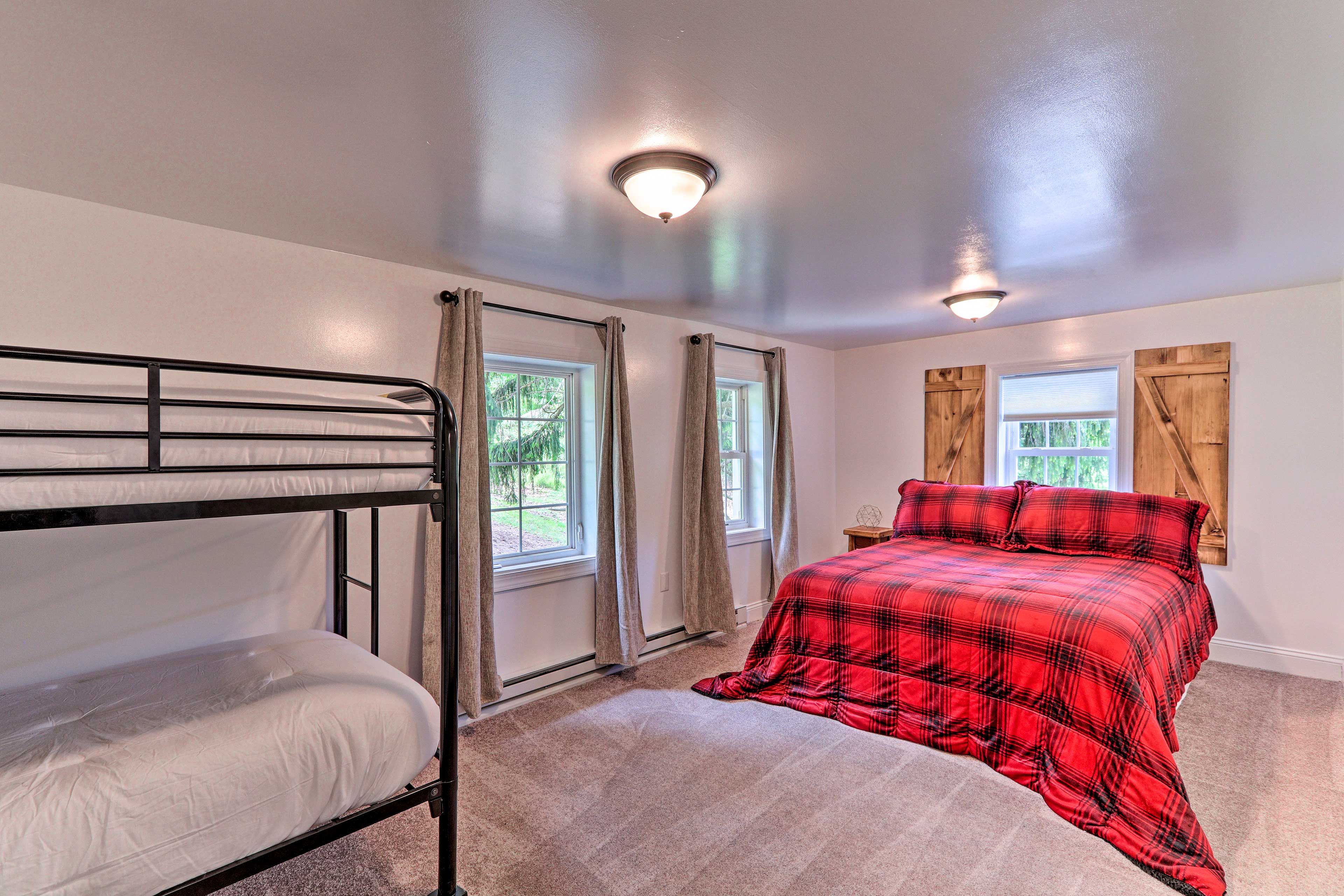 Bedroom 2 | Queen Bed | Twin Bunk Bed