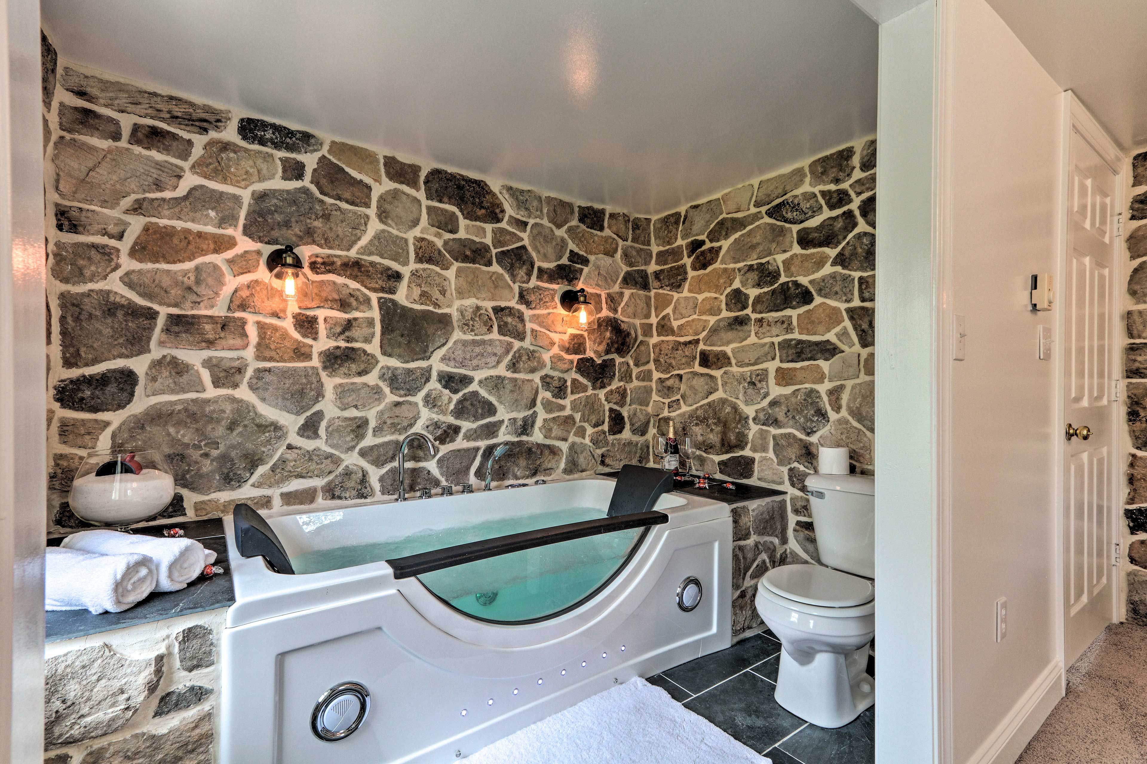 En-Suite Bathroom | Towels Provided