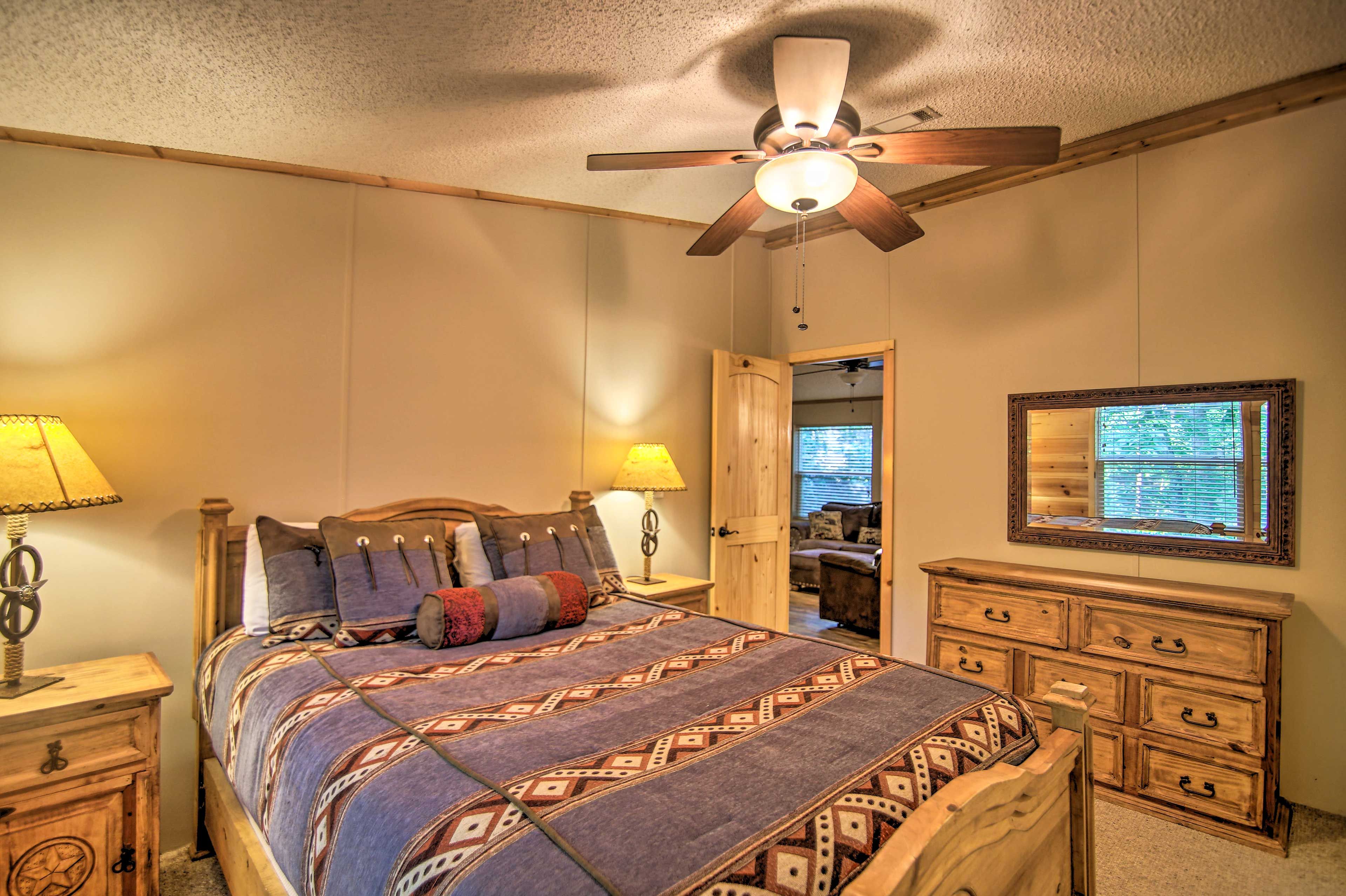 Bedroom 3 | Queen Bed