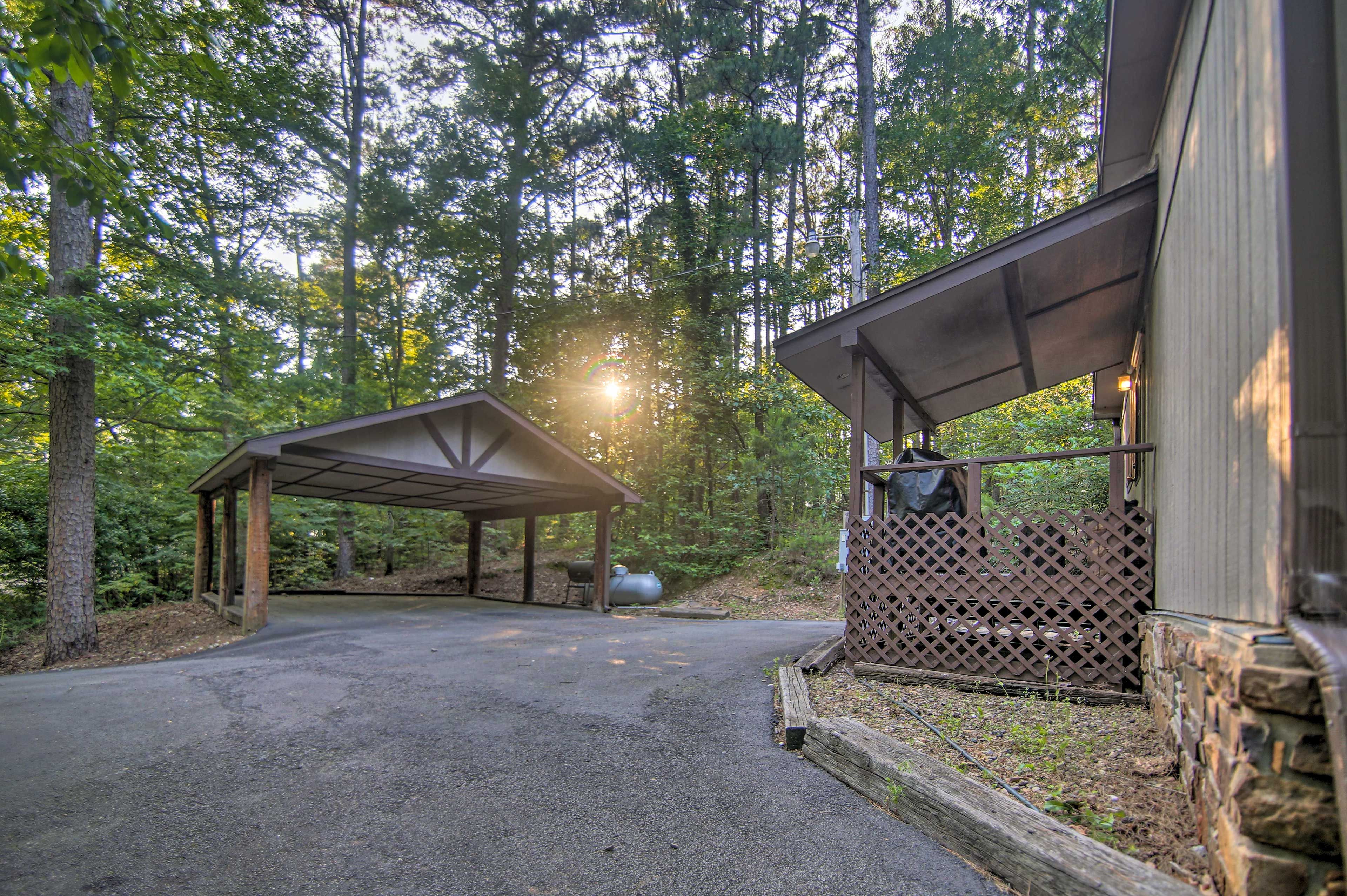 Parking | Carport (2 Vehicles or 1 Boat) | Driveway (7 Vehicles)