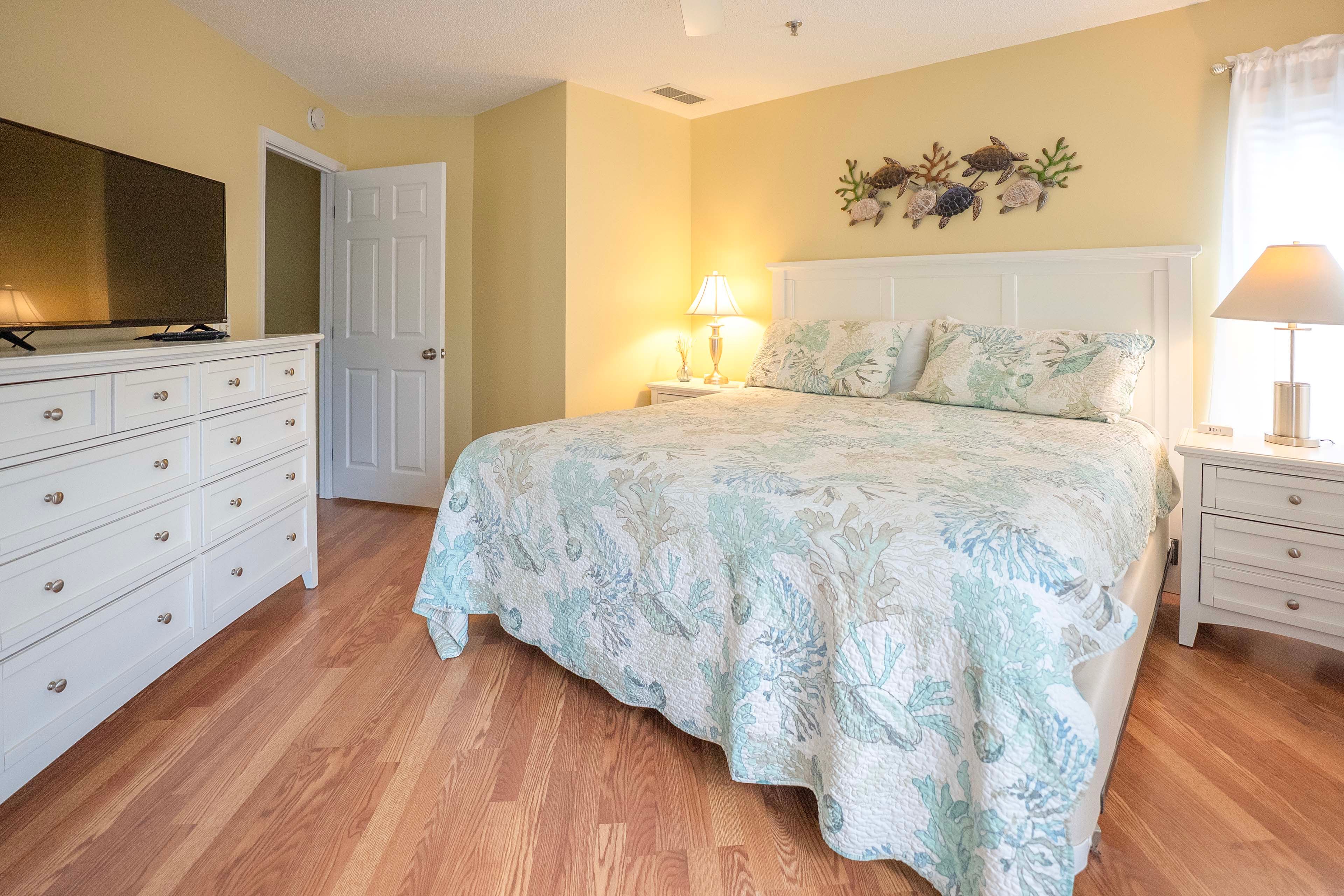 Bedroom 1 | King Bed