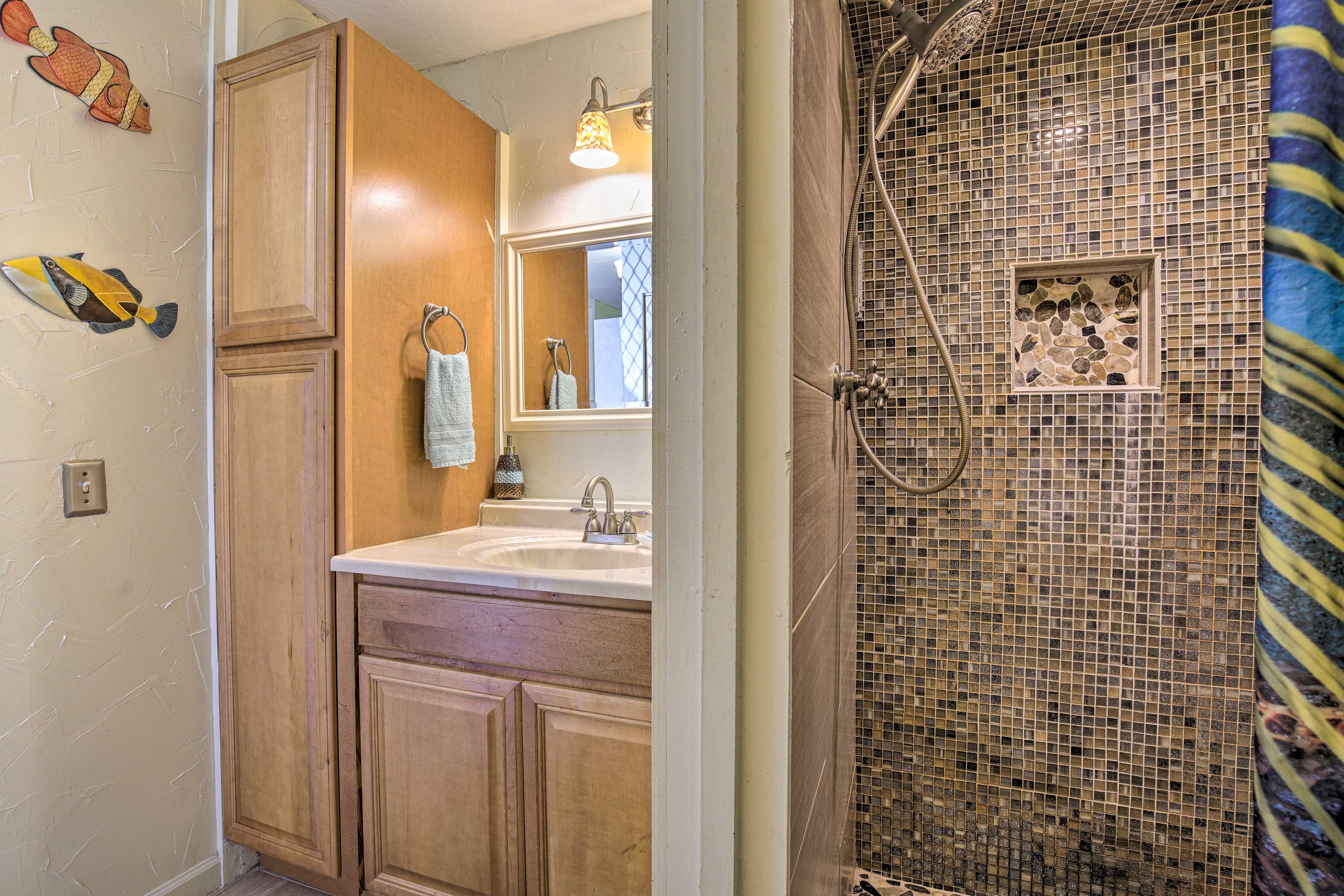 Full Bathroom | Linens & Towels